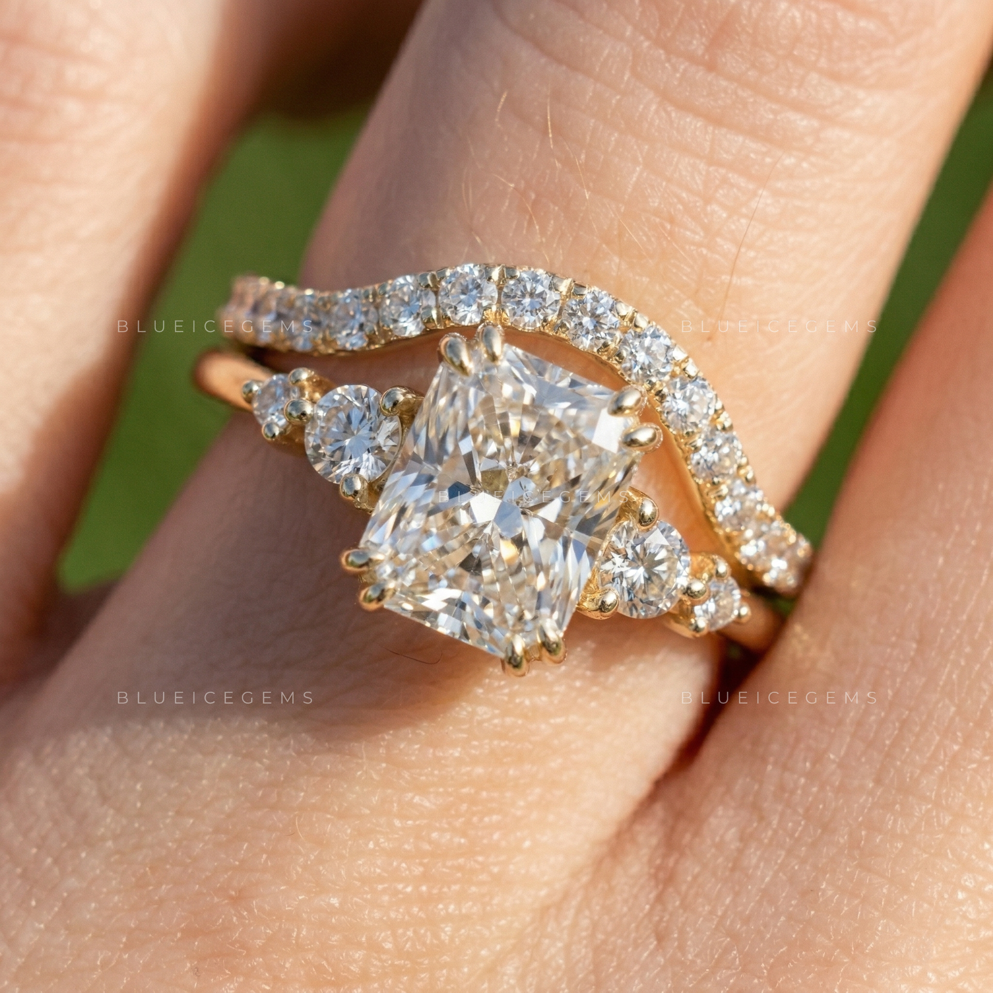 The "Radiant Aura" Bridal Set: Signature Curved Stackable Duo