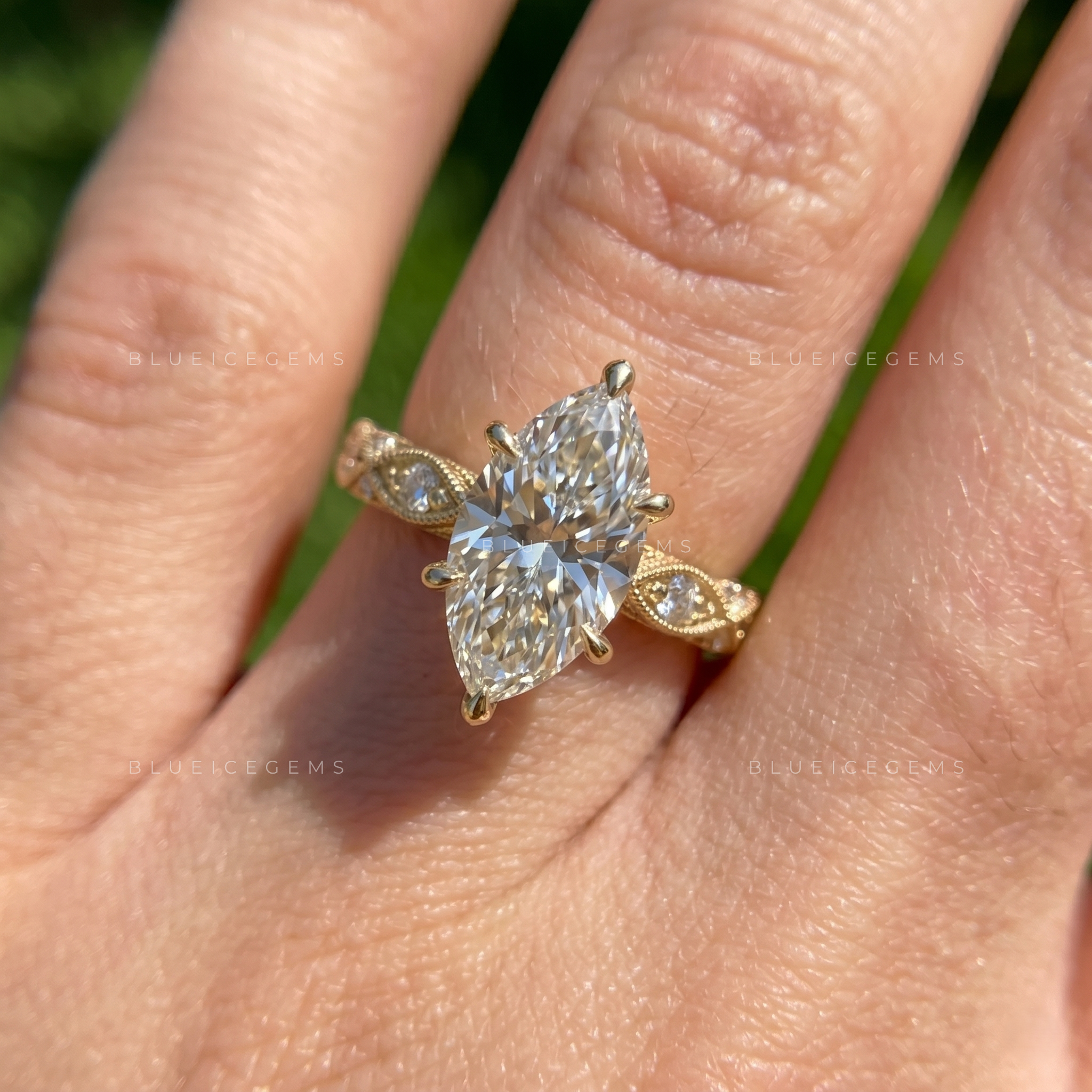 The "Regal Silhouette" Marquise Halo: An Iconic VVS2 Statement