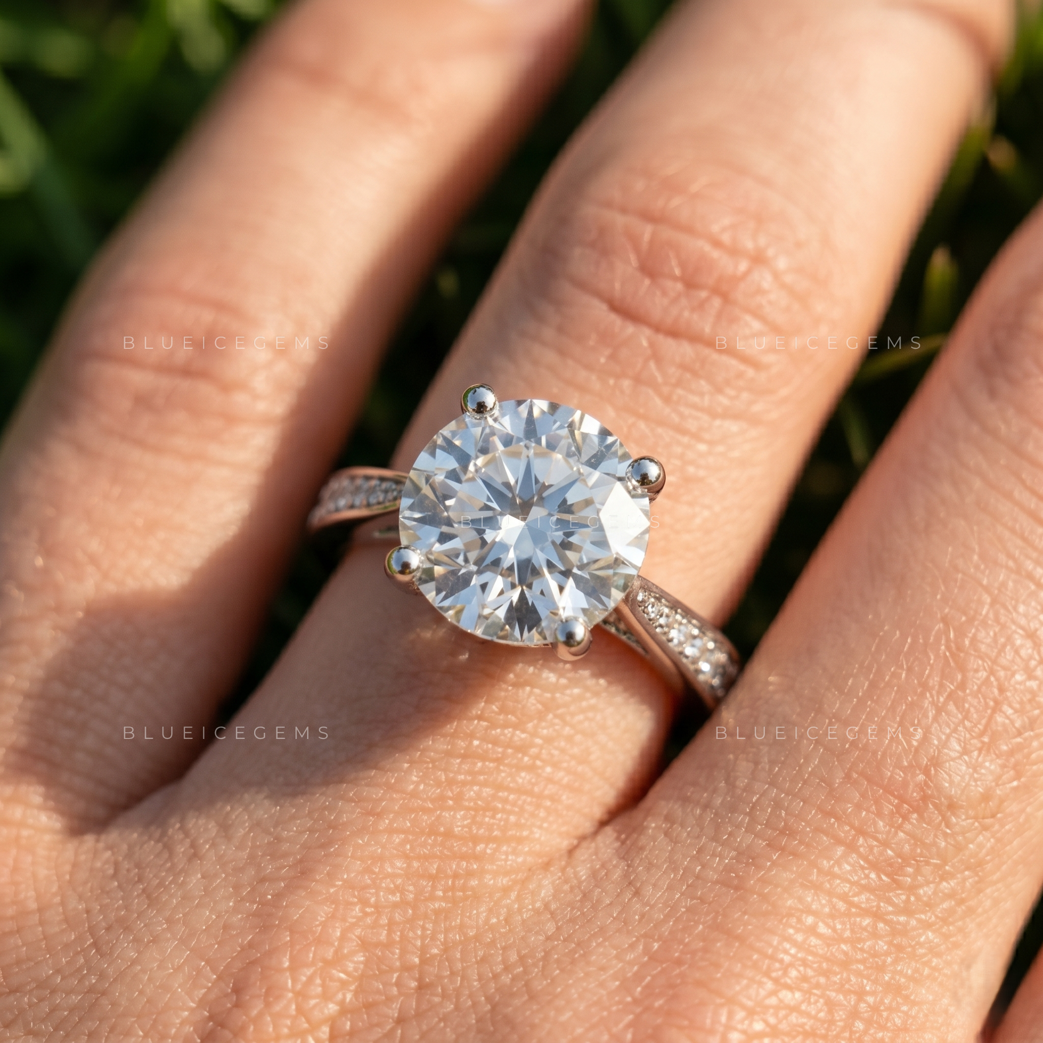 Elegant High-Profile Round Brilliant Cut Decorative Accent Ring