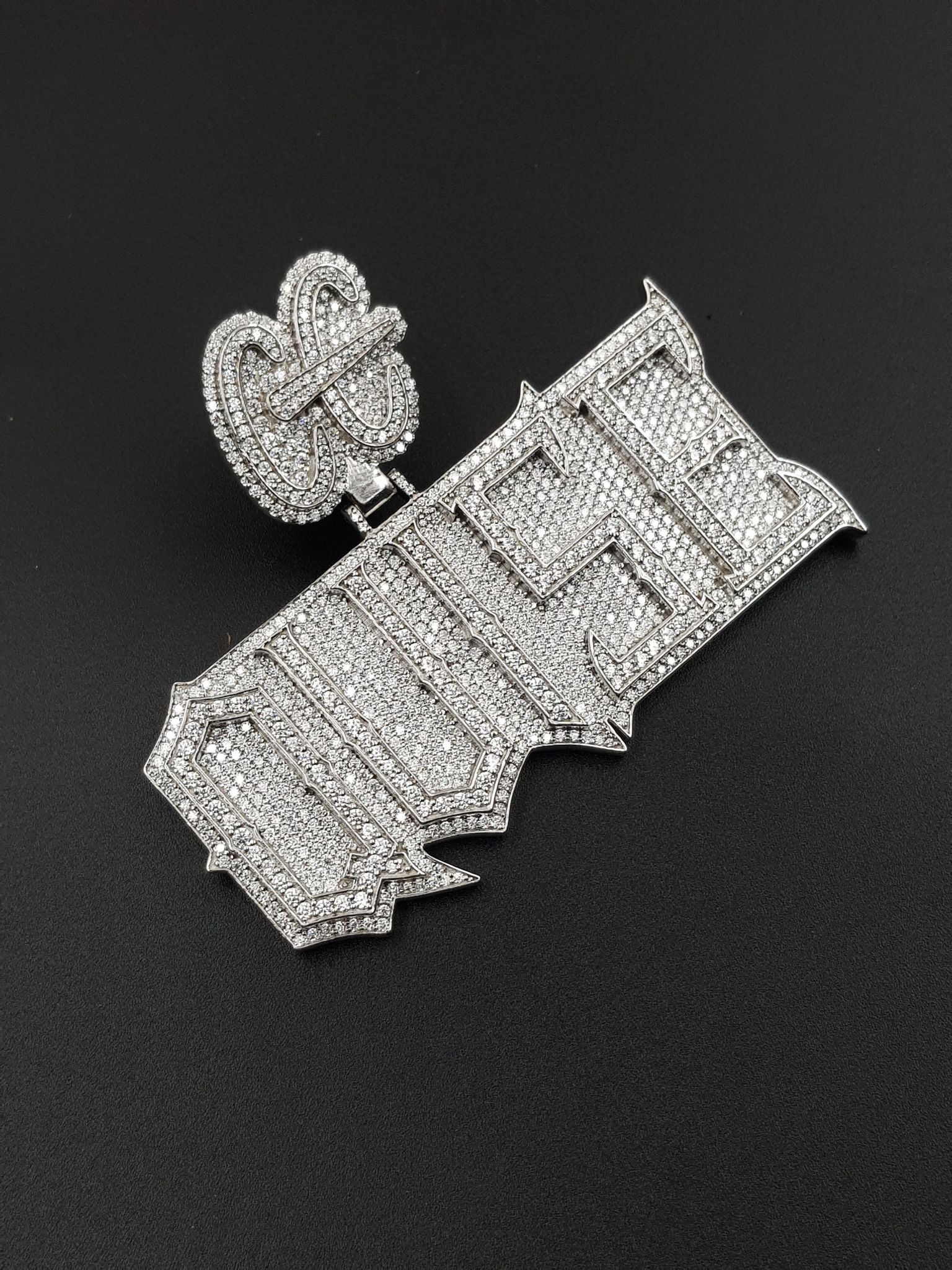 QUISE Bling Nameplate – GC Edition Pendant
