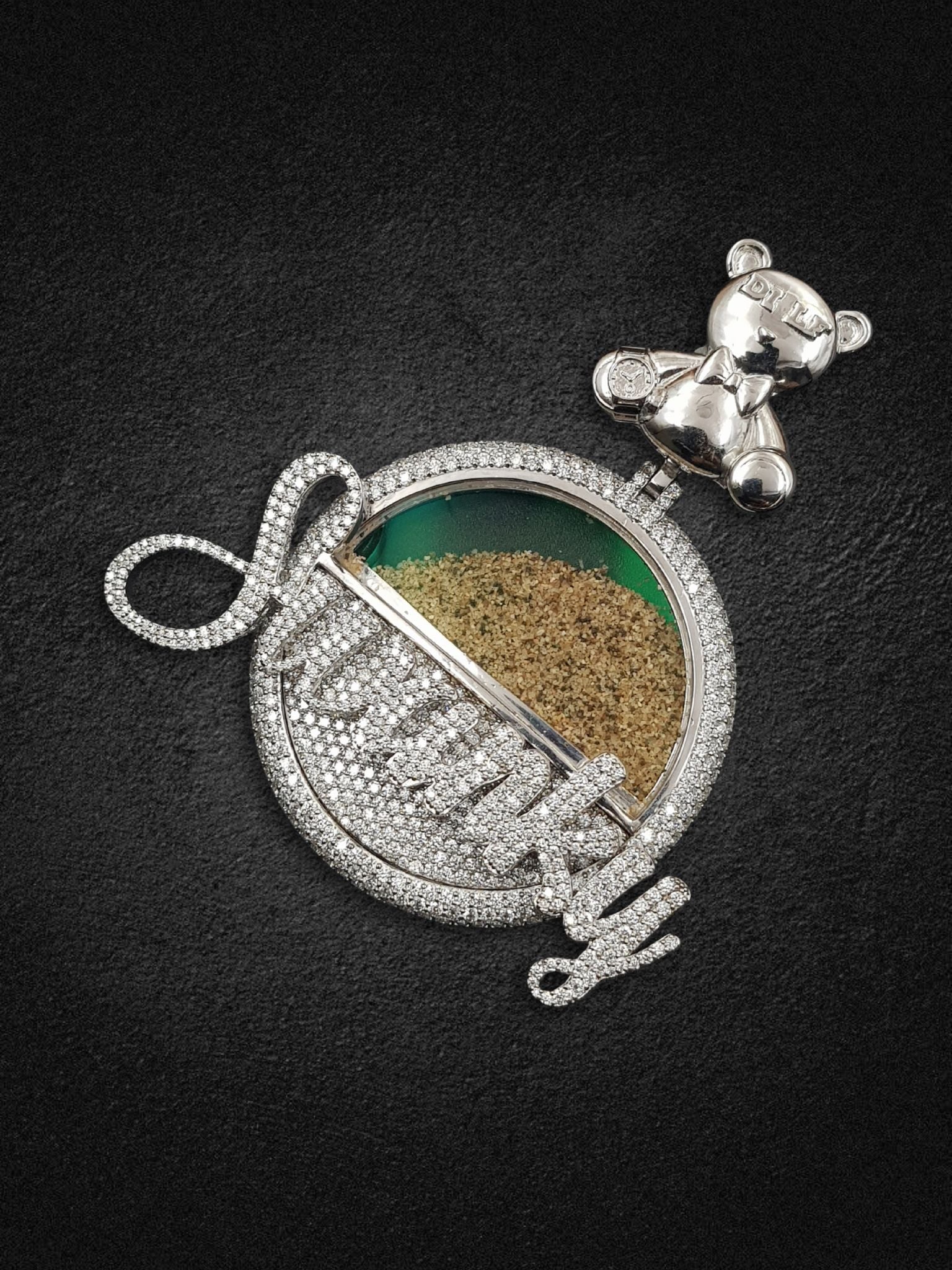 Swanky Sands Pendant