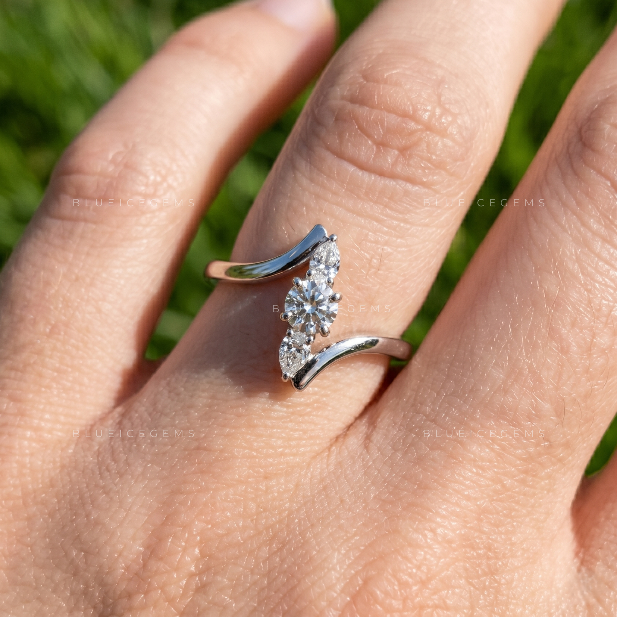 Chic Vertical Bar Trilogy Ring for Every Day