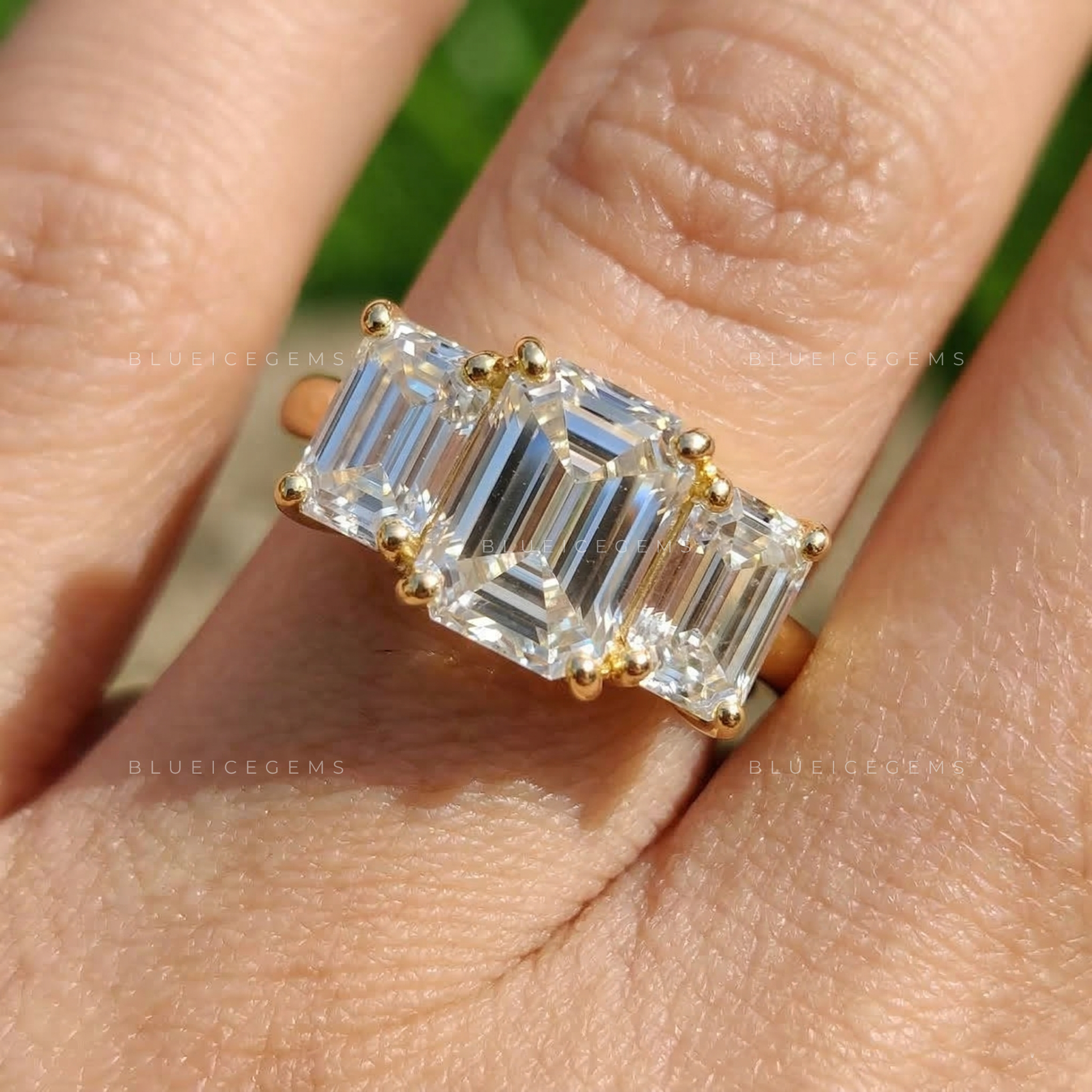 Triple Emerald Radiance Architectural Graduated Three Stone Ring