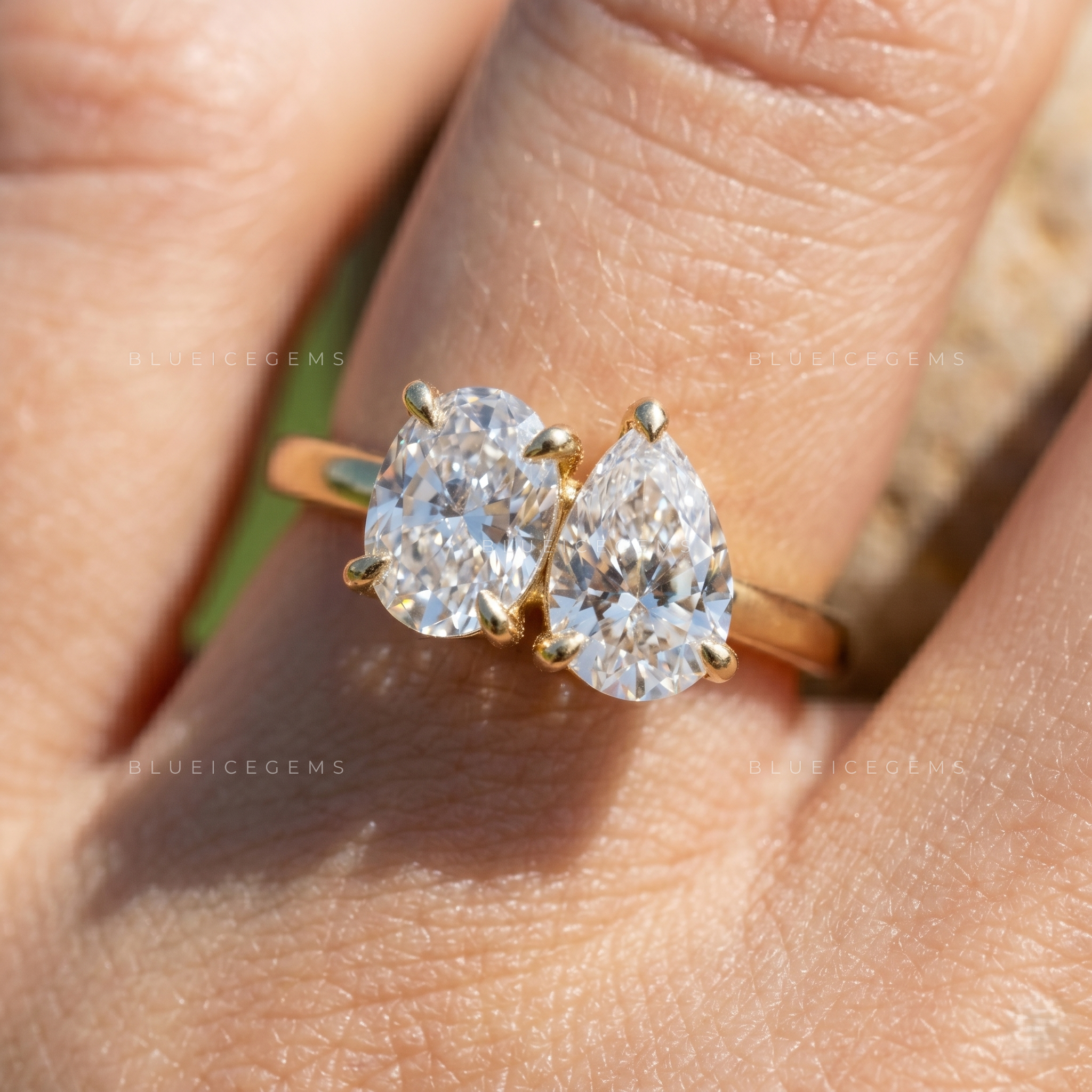 Sophisticated Oval and Pear Silhouette Toi Et Moi Keepsake Ring