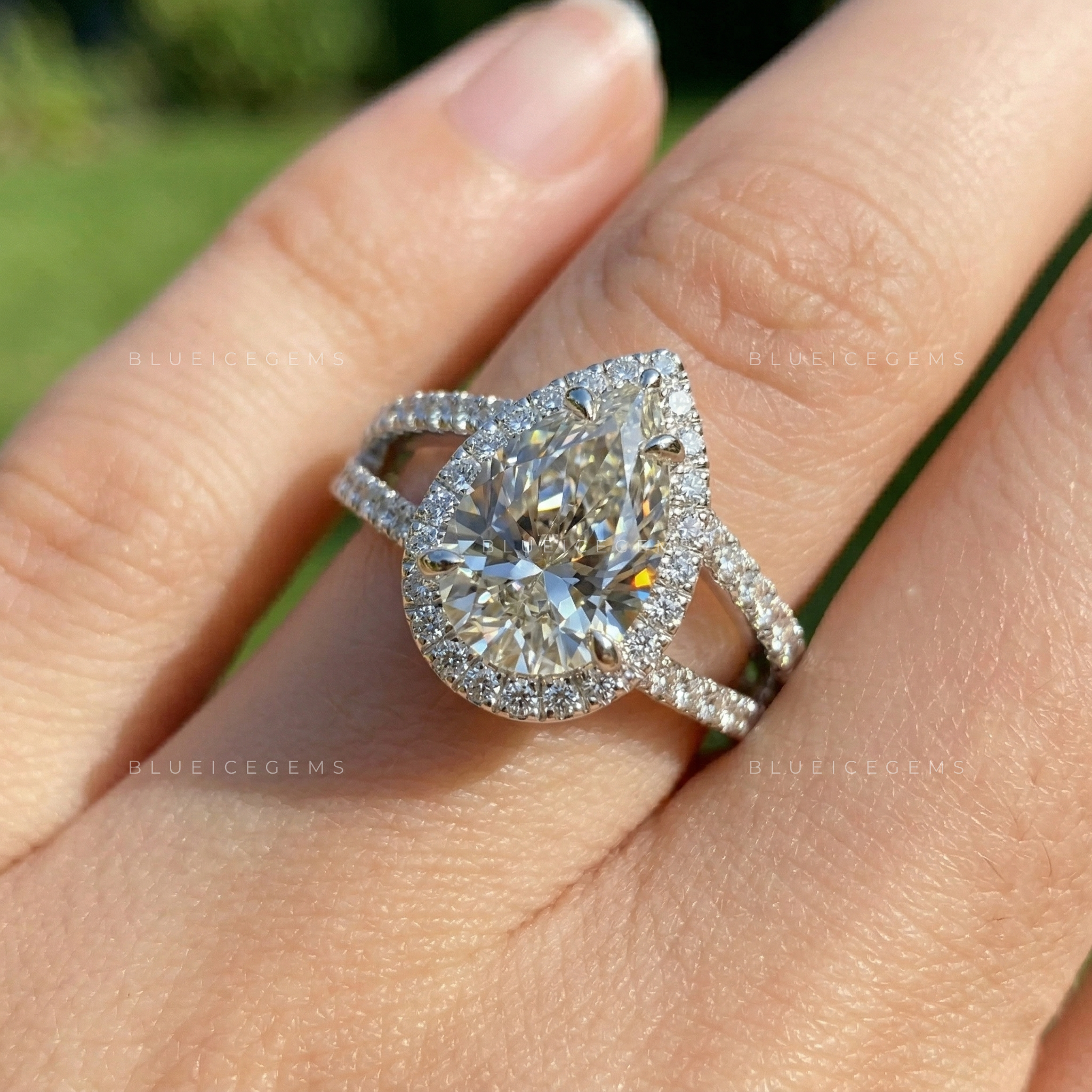The "Ethereal Teardrop" Halo: A Modern Pear Cut Masterpiece