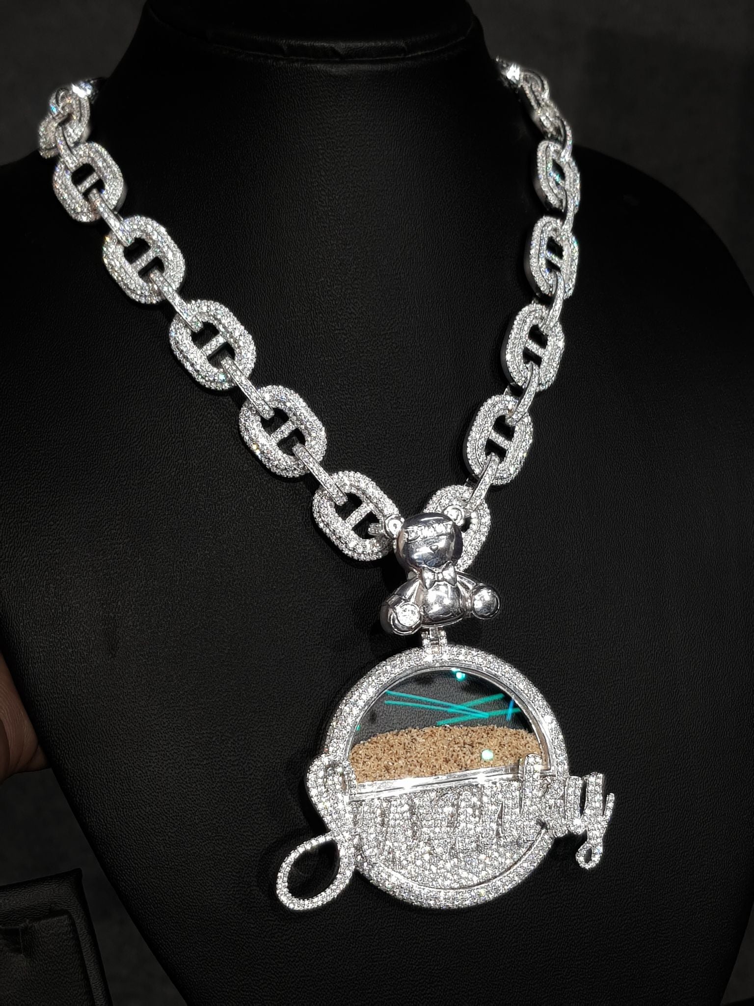 Swanky Sands Pendant