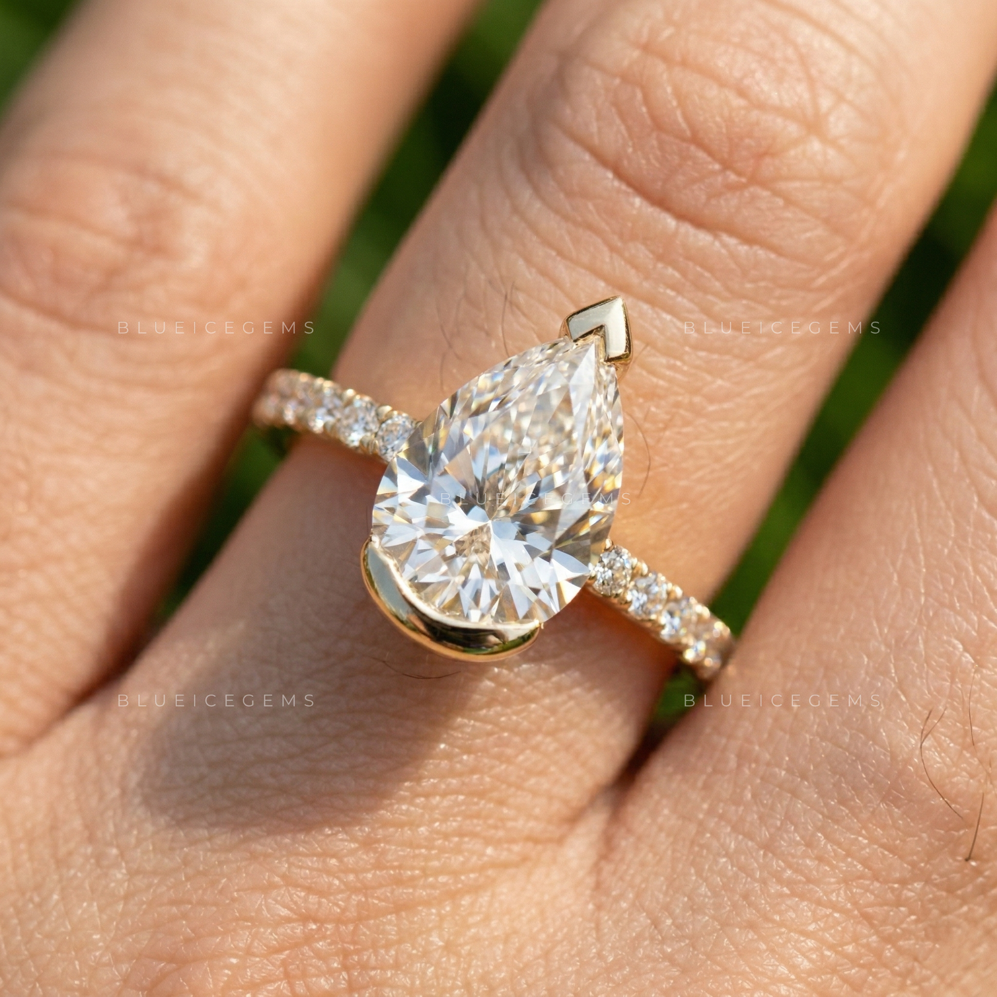 The "Pear Perfection" Halo: An Iconic & Ethereal Brilliance Ring