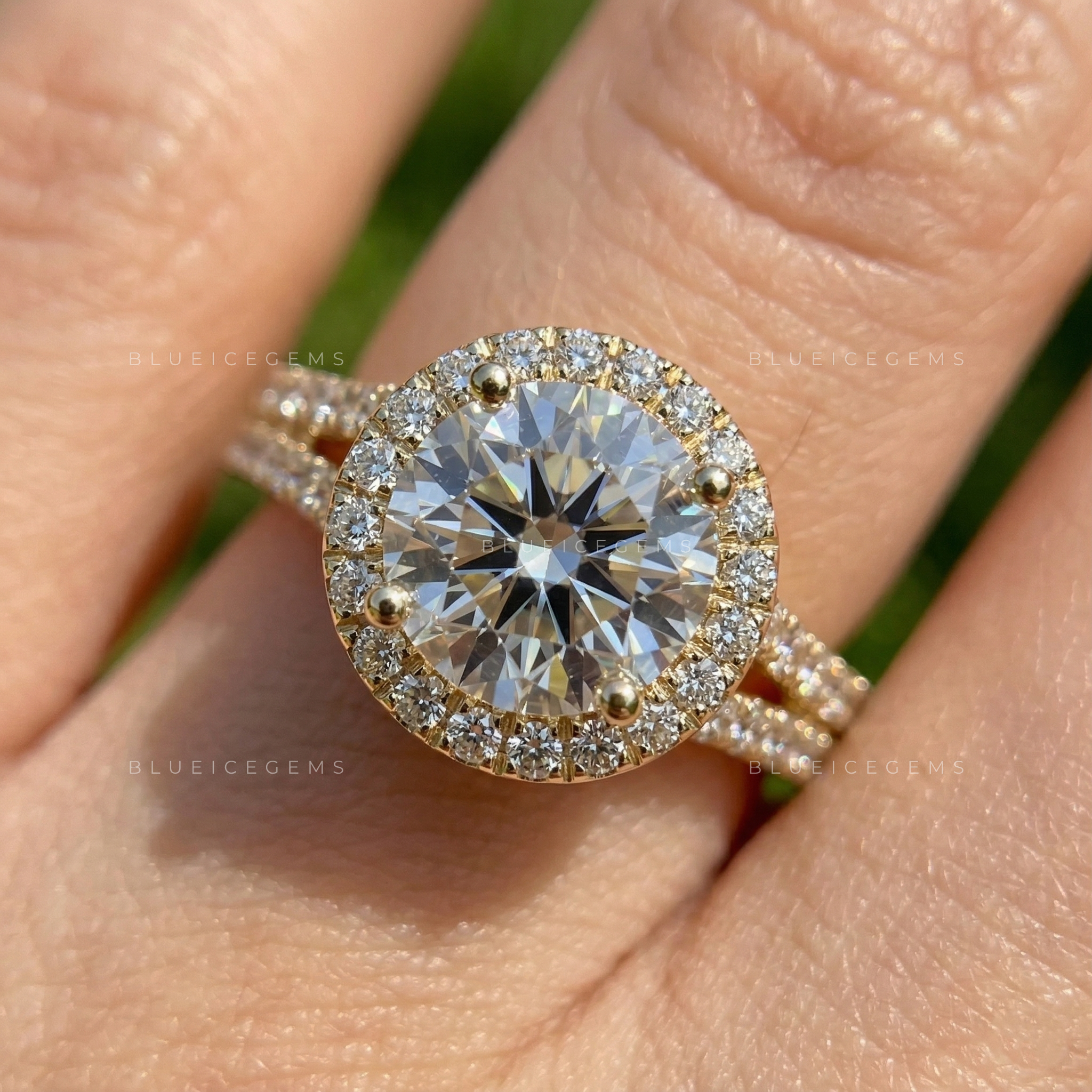 The "Star-Crossed" Halo: Dreamy Split Shank Ring for Modern Icons