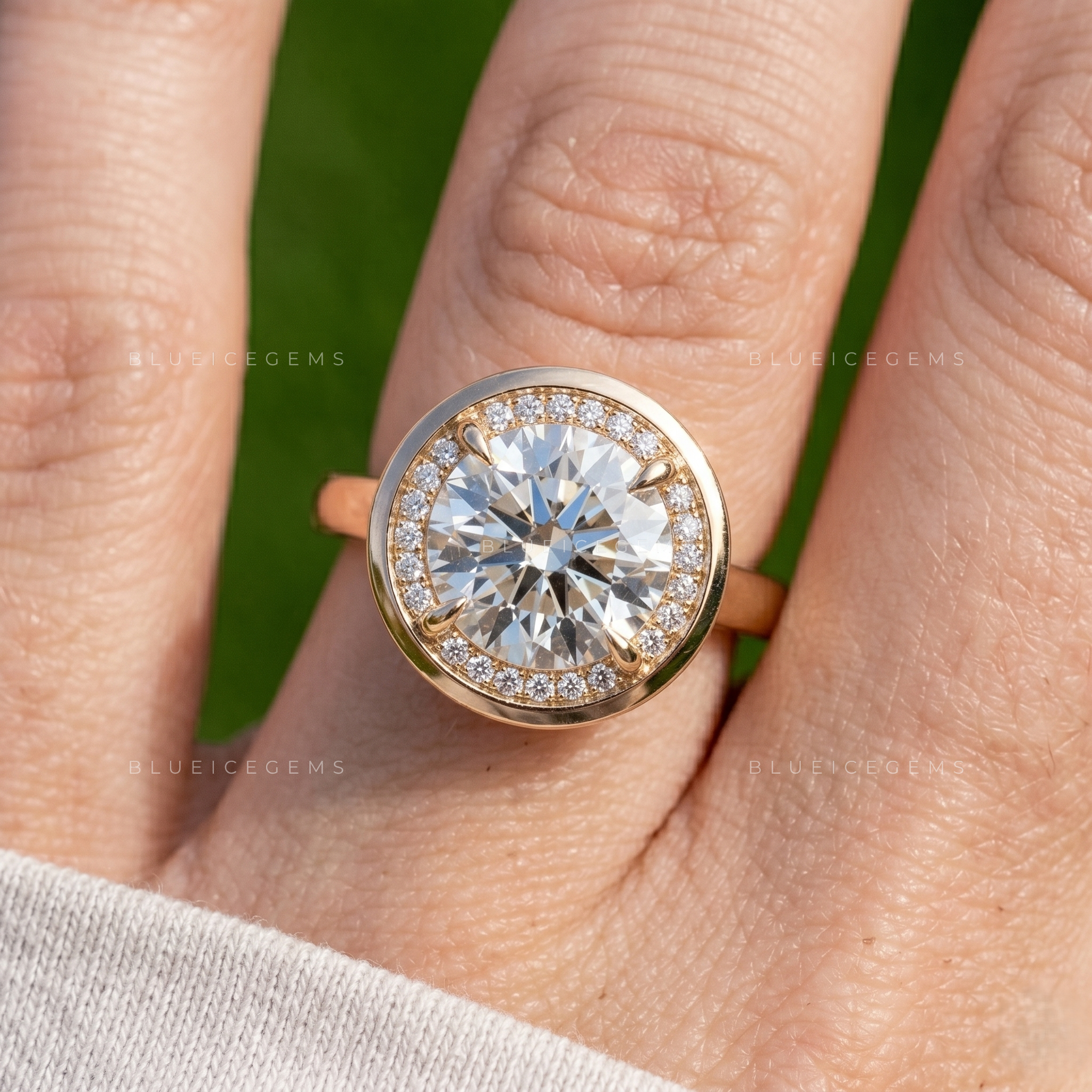 Modern Radiance Round Cut Halo Bezel and Claw Prong Wedding Ring