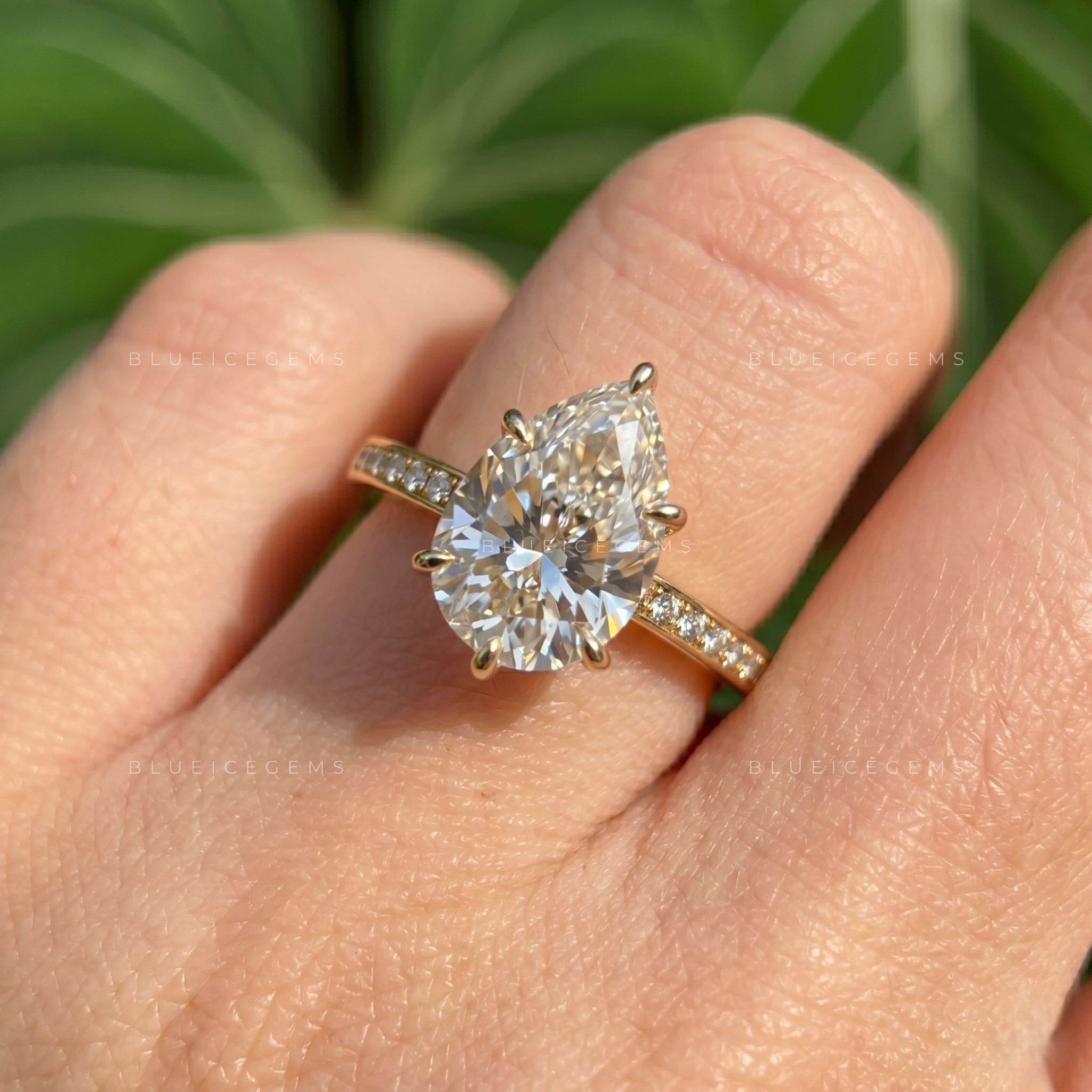 Captivating Tear Drop Pear Cut Solitaire Engagement Ring with Accent Detail