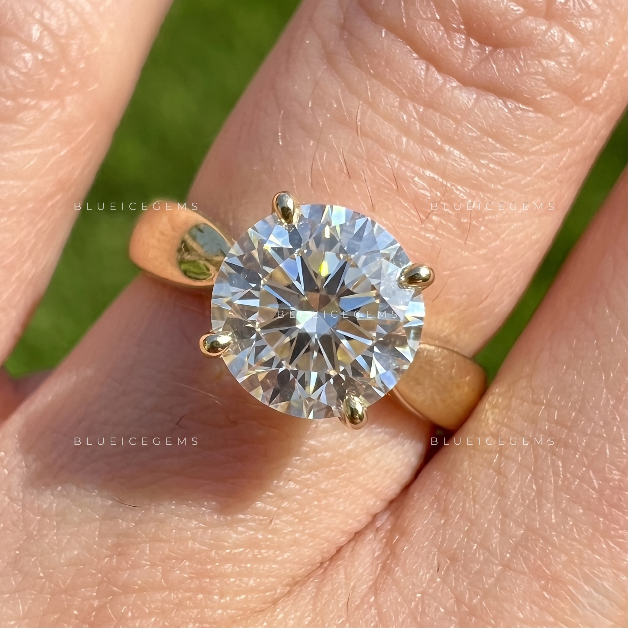 Divine Horizon Round Brilliant Solitaire Engagement Ring