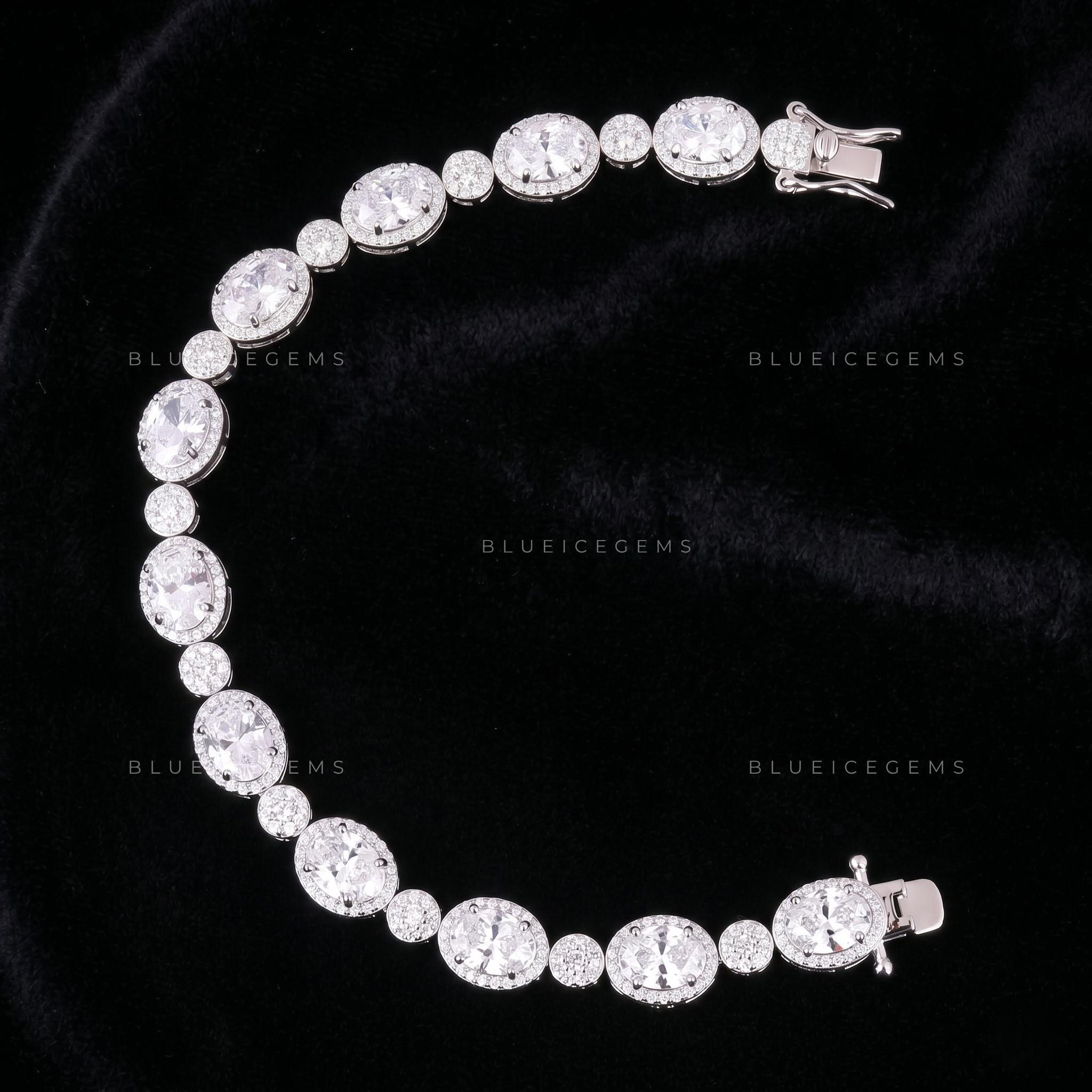 Exquisite Oval-Halo Symphony Round-Cut Radiance Link