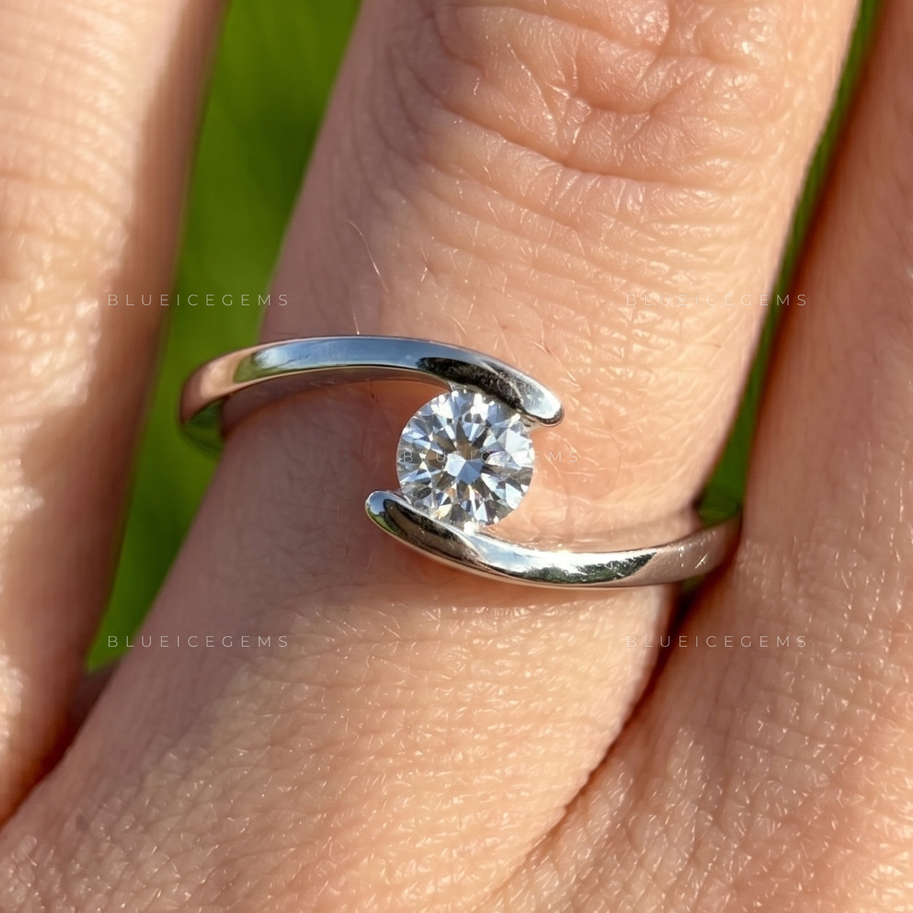 Timeless Glow Round Brilliant Solitaire Ring