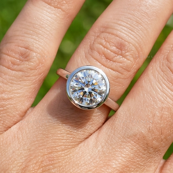 Elegance Circular Cut High-Profile Keepsake Promise Band