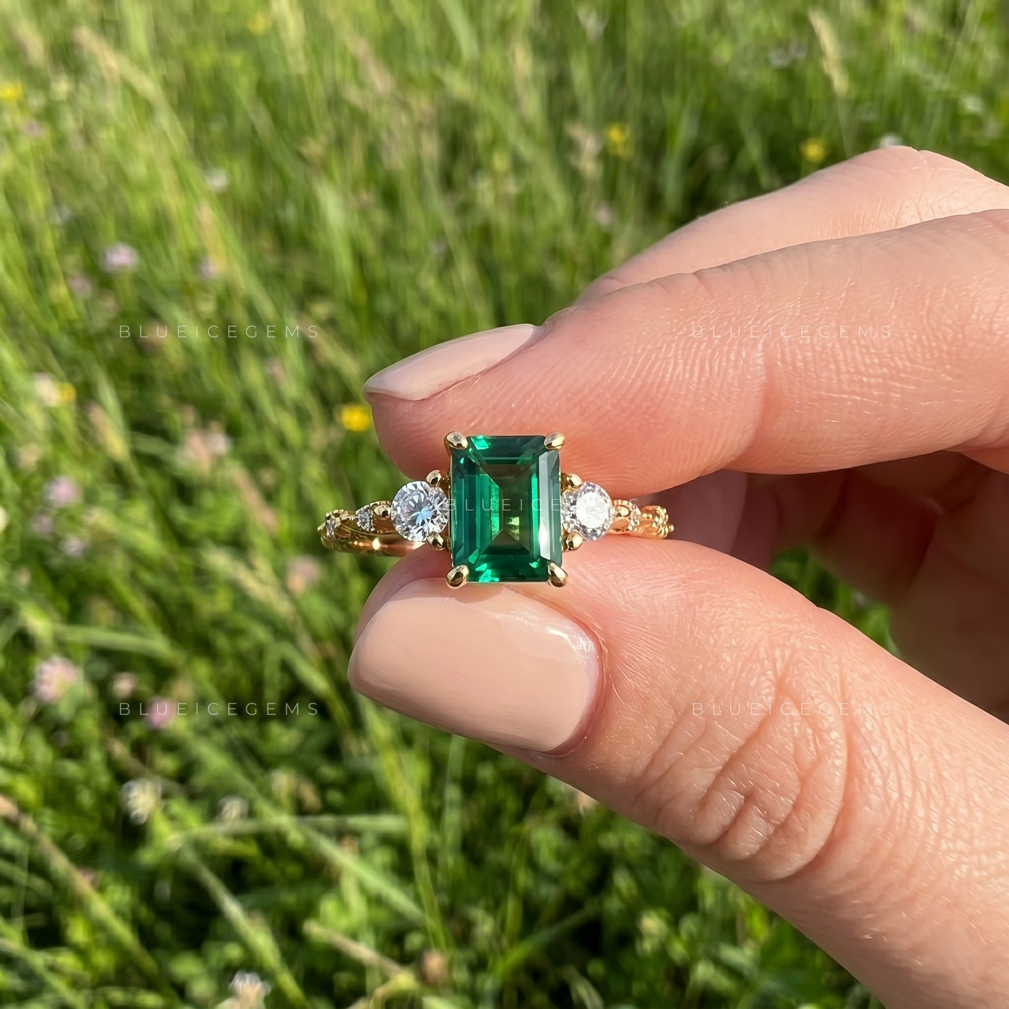 The "Verdant Aura" Emerald & Round Three-Stone: A Lush Modern Heirloom