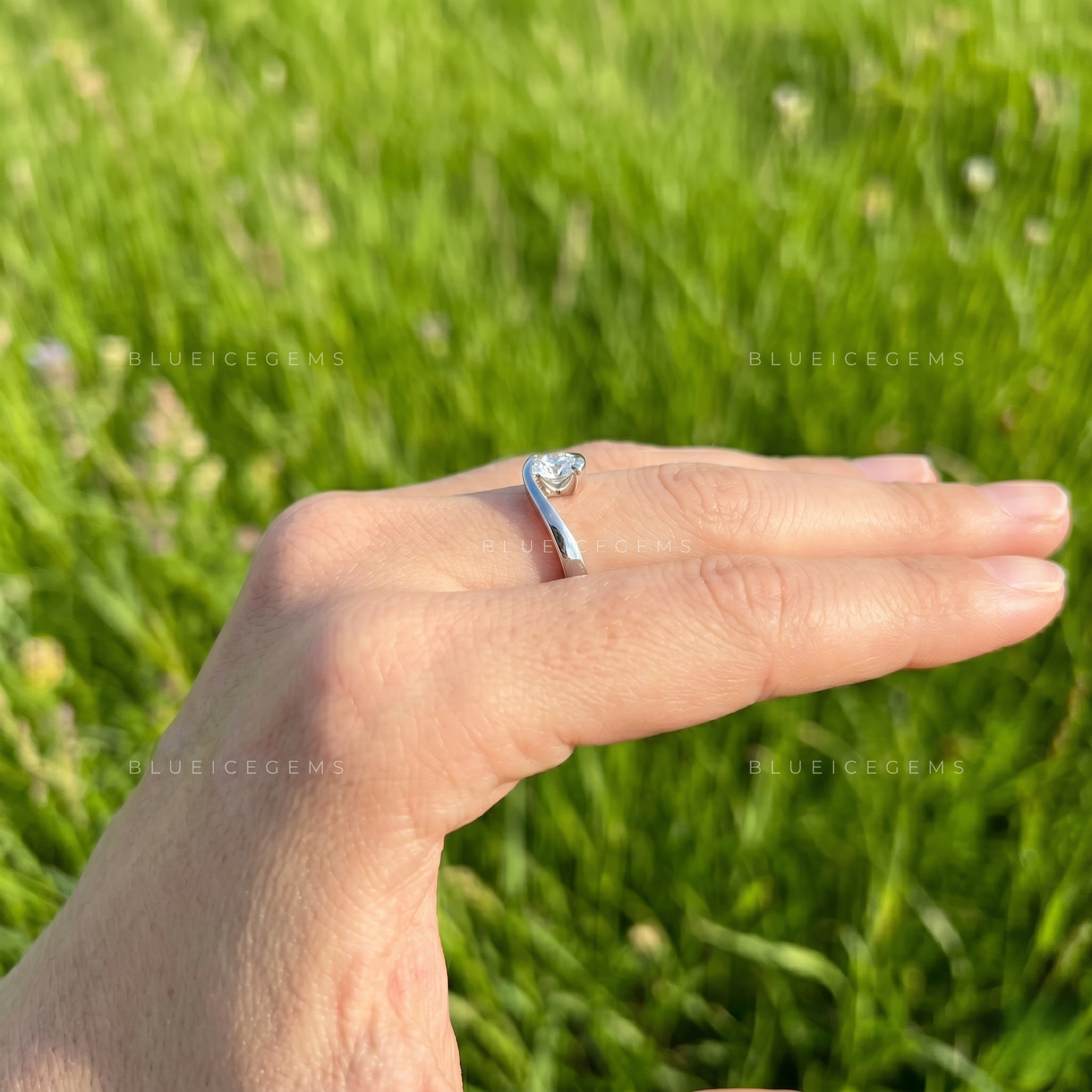 Timeless Glow Round Brilliant Solitaire Ring