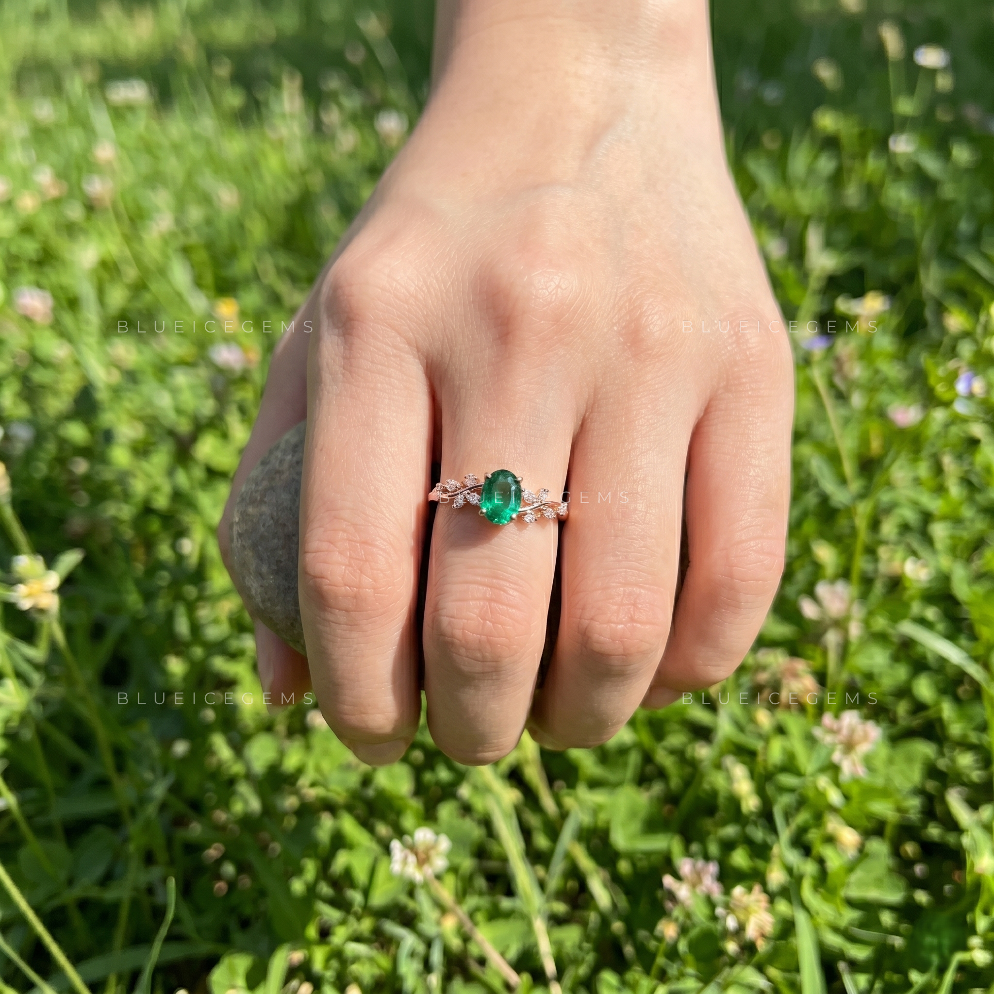 The "Botanical Bliss" Oval Emerald: A Whimsical Leaf-Twist Ring