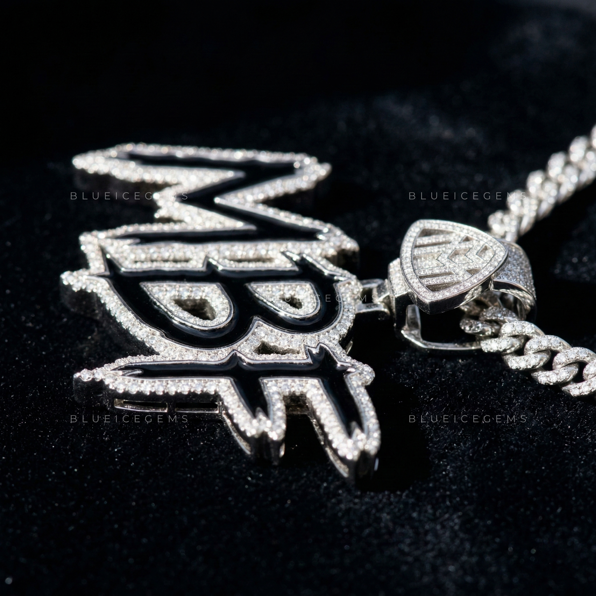 The "MBF" Luxury Performance: Shattered-Ice Script & Maybach Emblem Sovereign