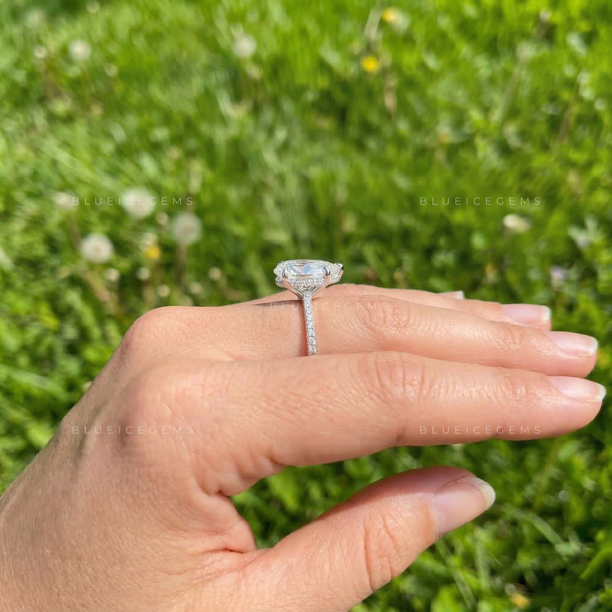Grand Premiere Pear Cut Halo Ring