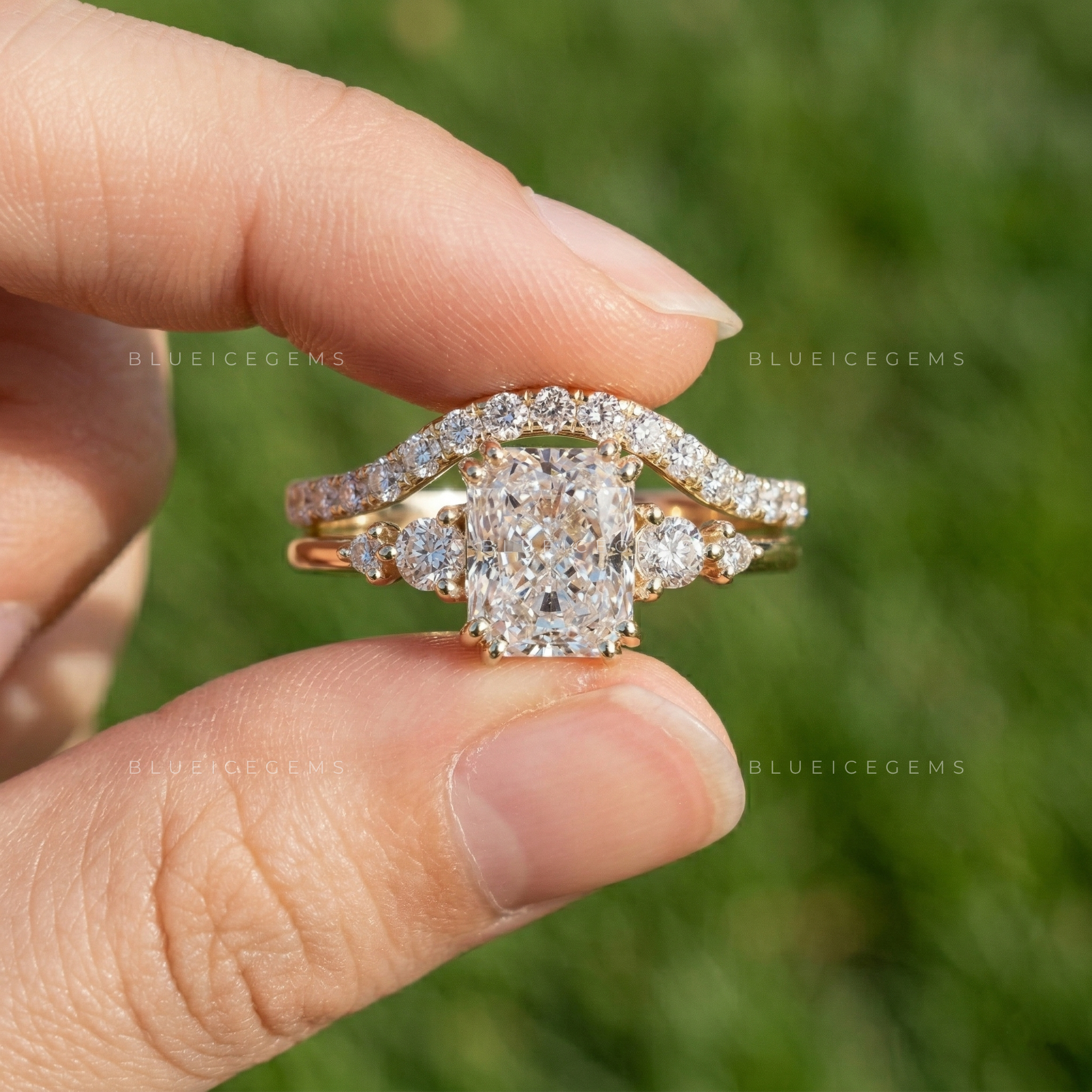 The "Radiant Aura" Bridal Set: Signature Curved Stackable Duo