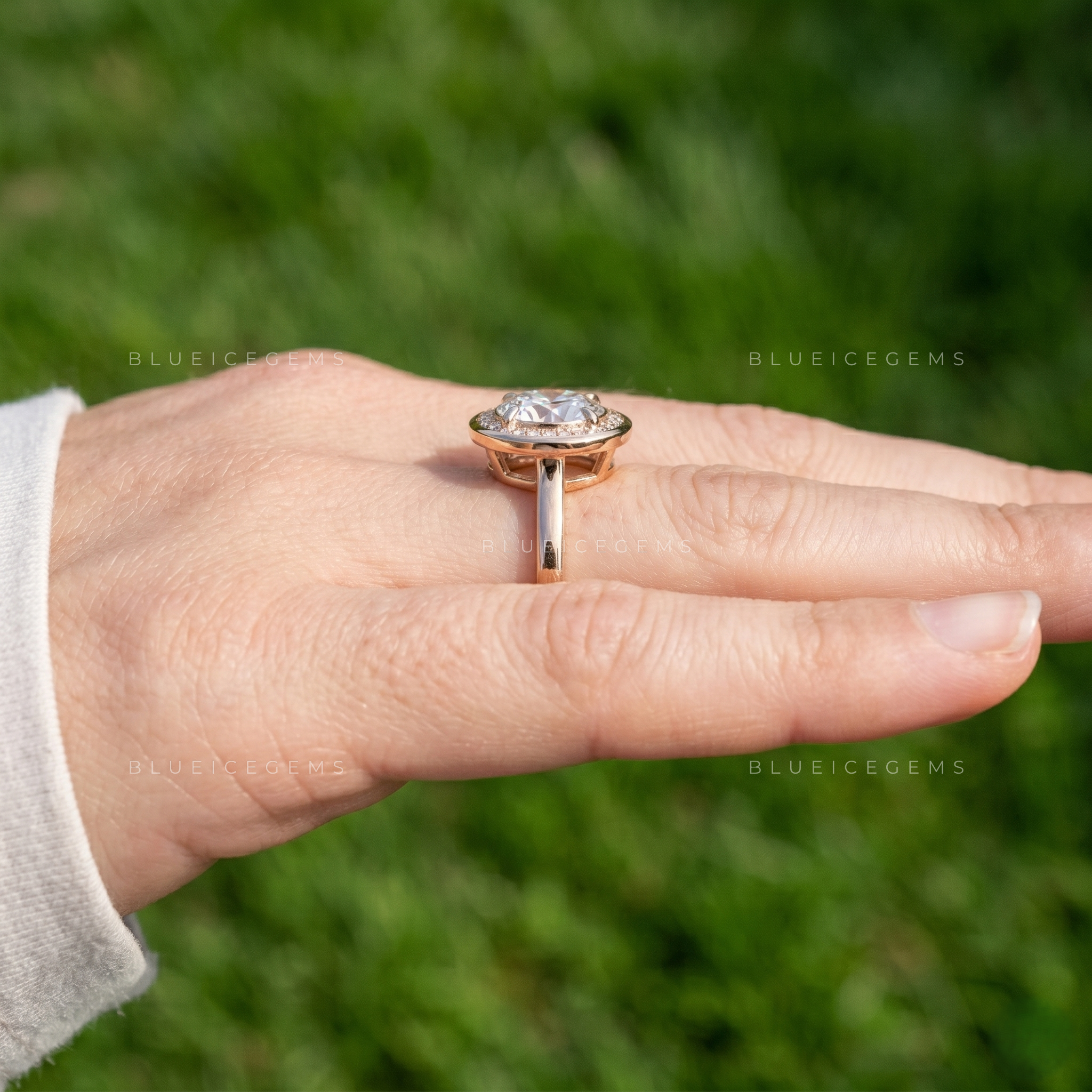 Modern Radiance Round Cut Halo Bezel and Claw Prong Wedding Ring