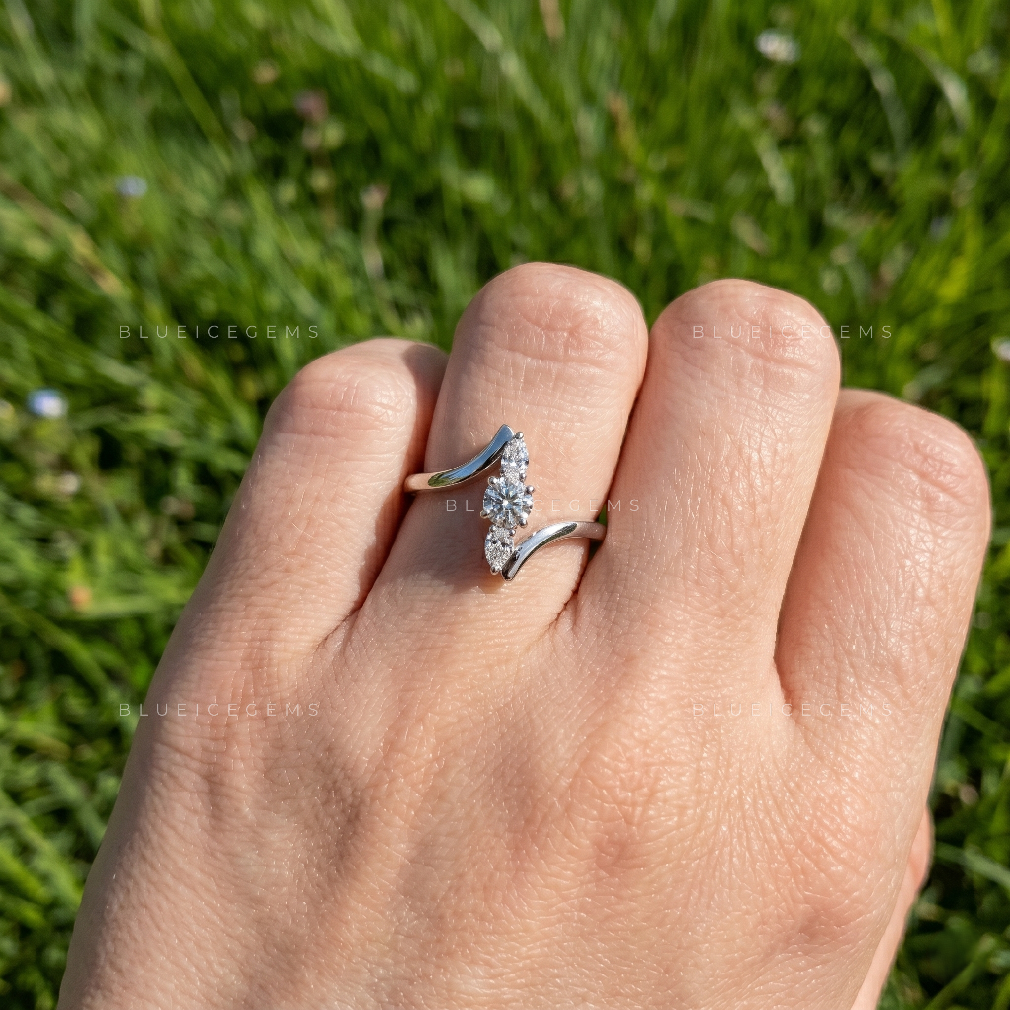 Chic Vertical Bar Trilogy Ring for Every Day
