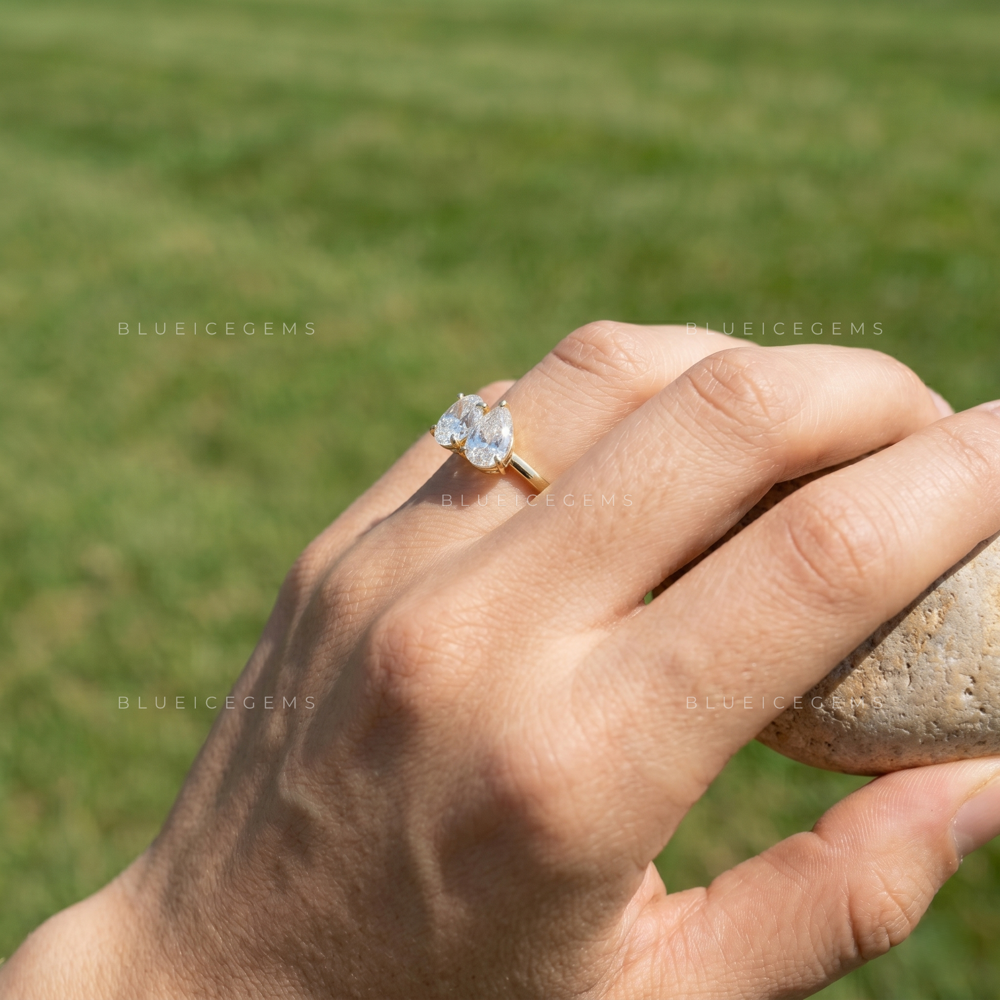 Sophisticated Oval and Pear Silhouette Toi Et Moi Keepsake Ring