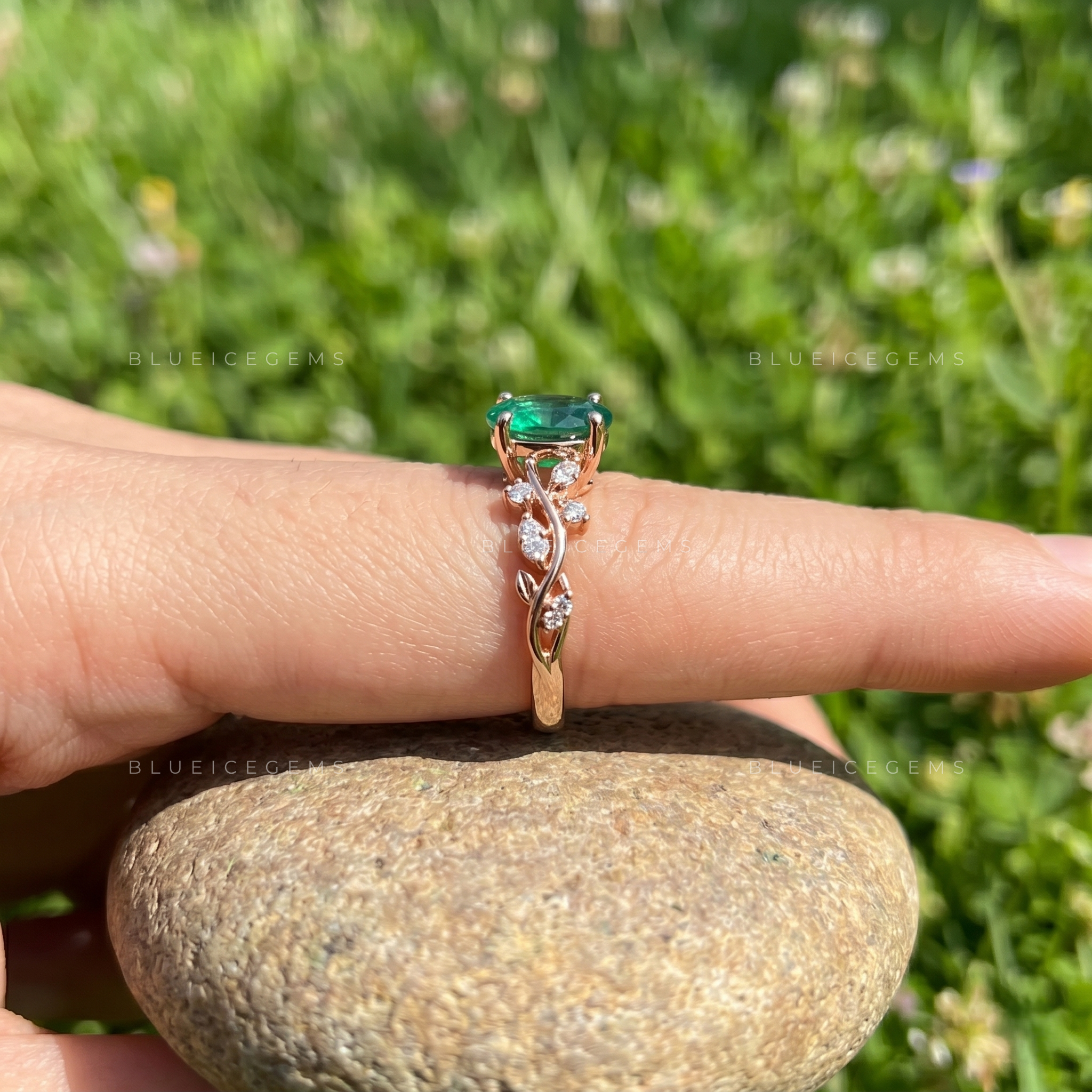 The "Botanical Bliss" Oval Emerald: A Whimsical Leaf-Twist Ring