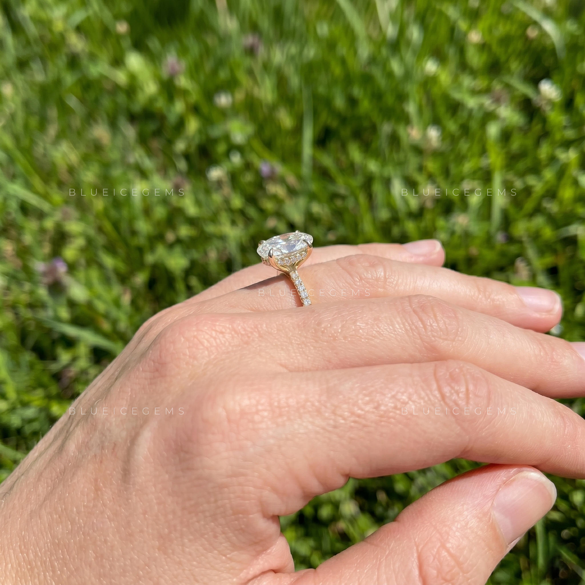 Velora Oval Cut Ultra-Classic Solitaire Ring