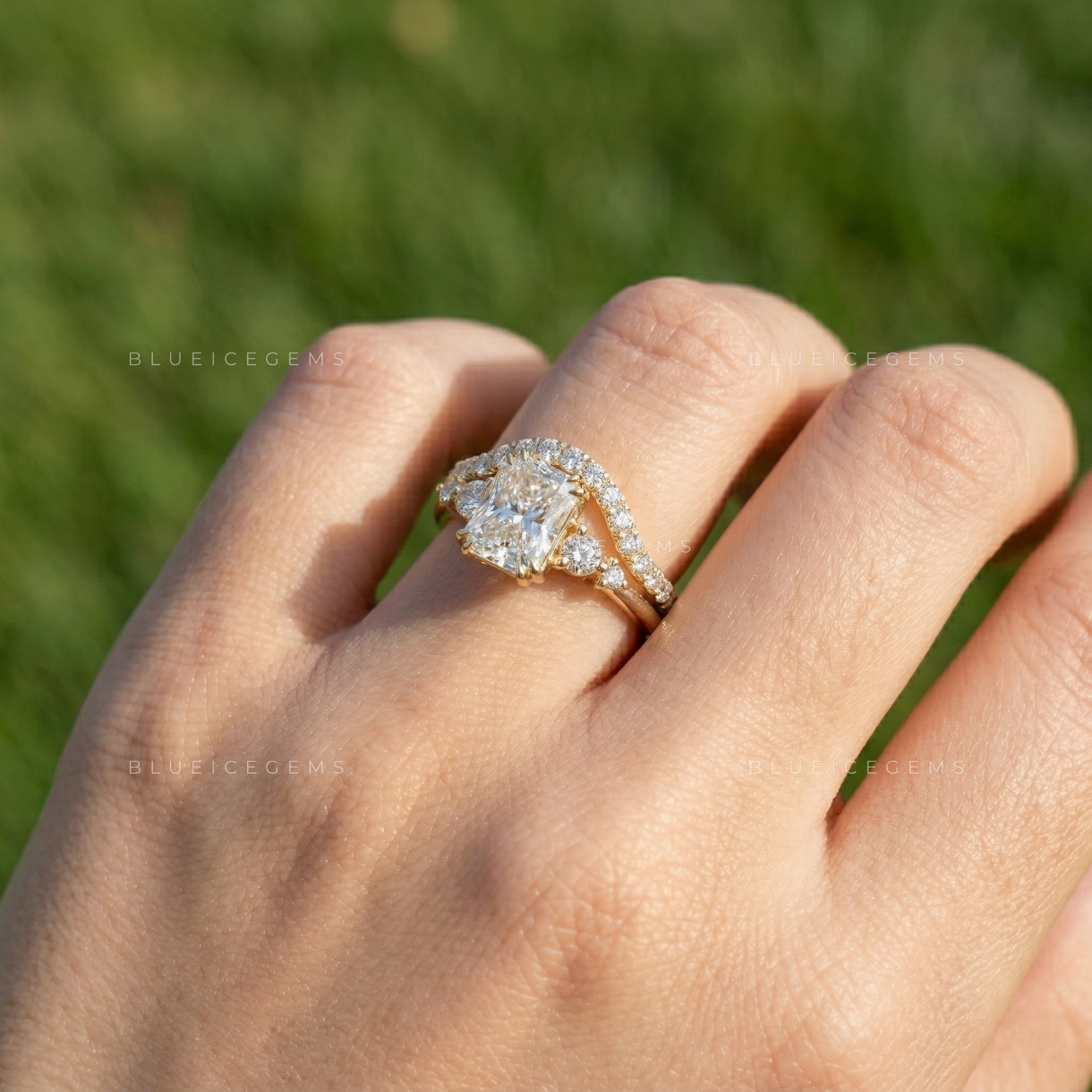 The "Radiant Aura" Bridal Set: Signature Curved Stackable Duo