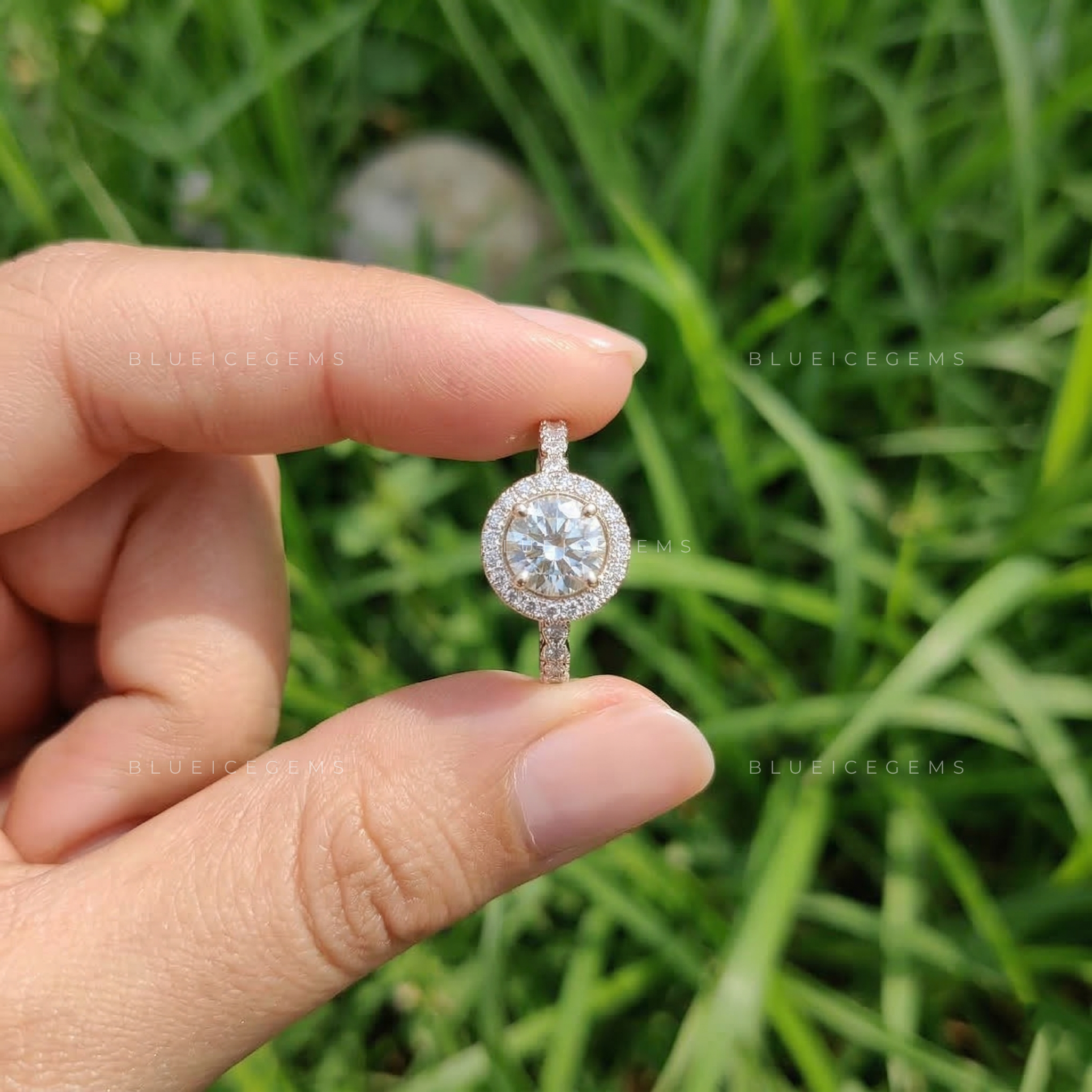 Eternal Radiance Round Brilliant Cut Classic Pavé Ring