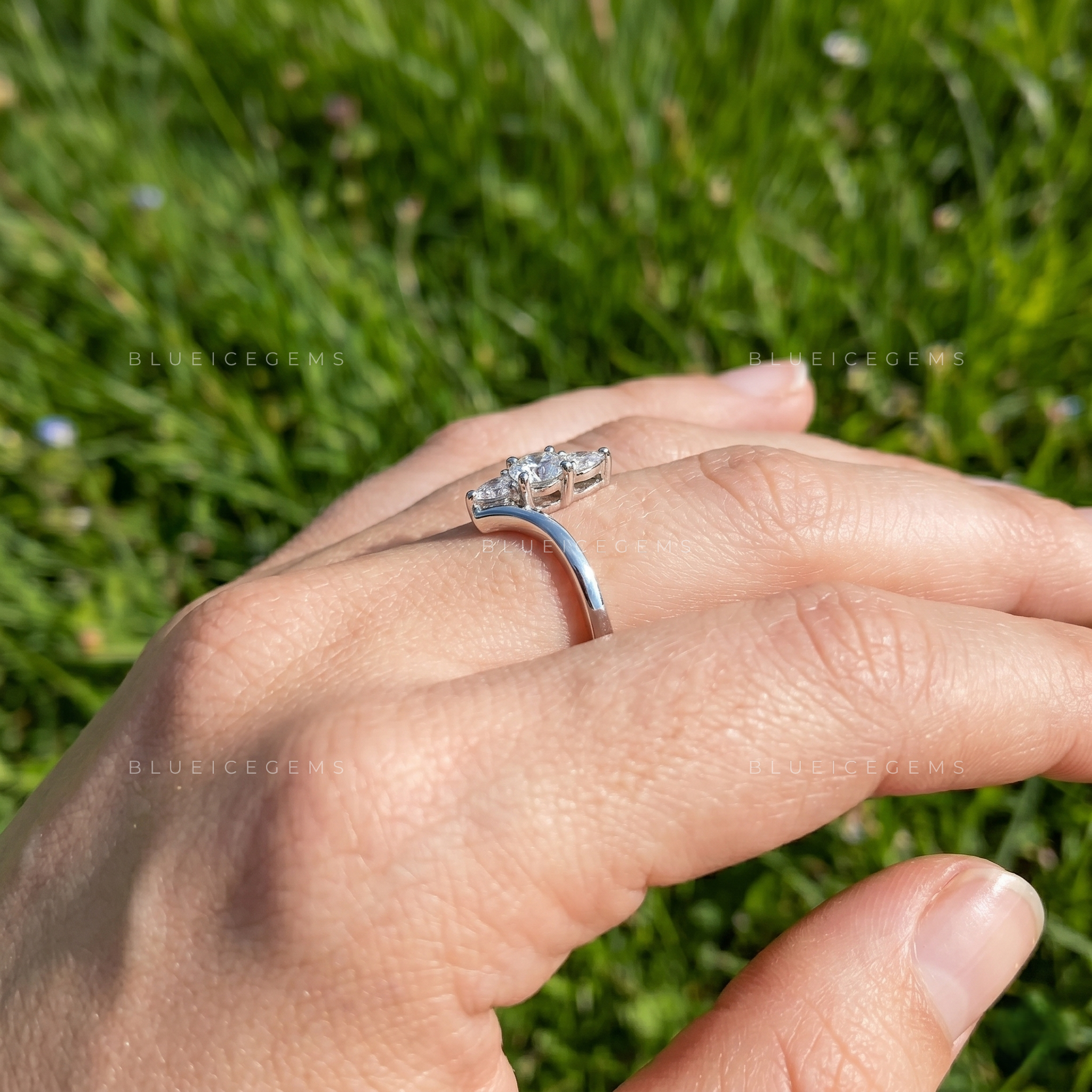 Chic Vertical Bar Trilogy Ring for Every Day