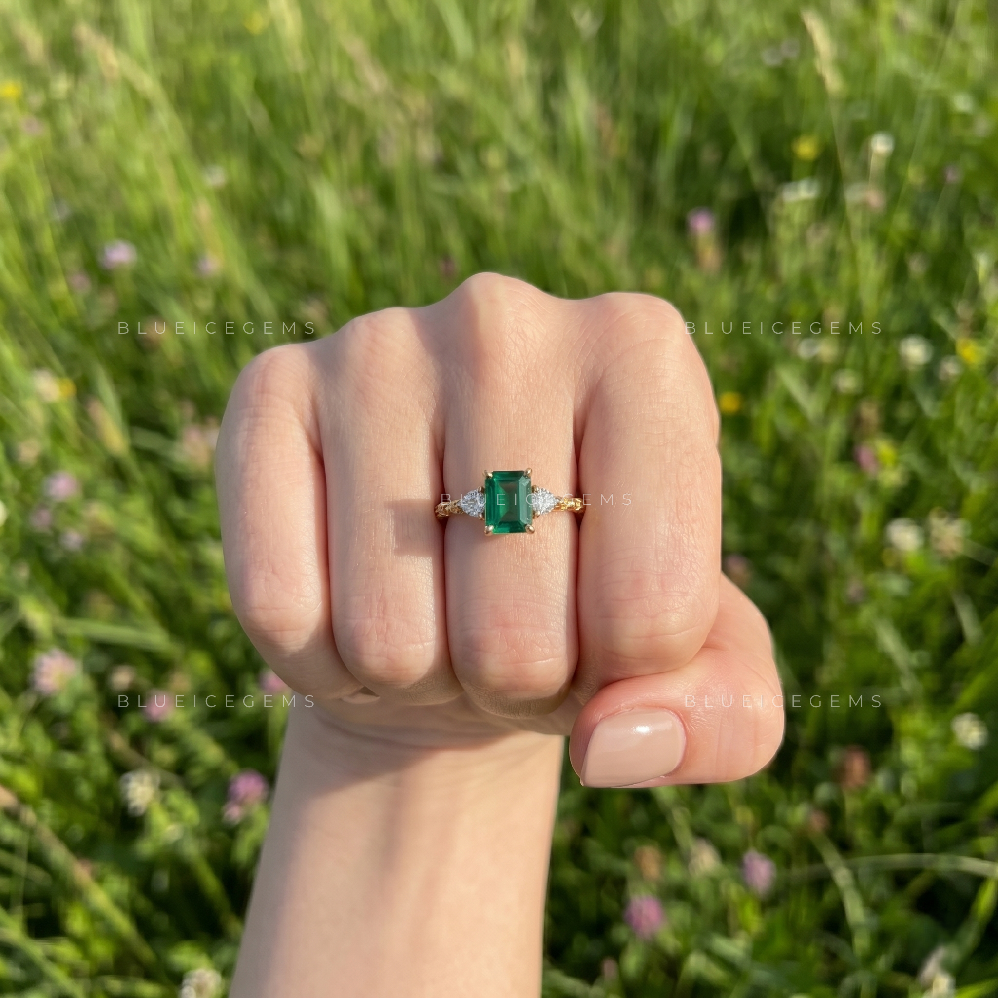 The "Verdant Aura" Emerald & Round Three-Stone: A Lush Modern Heirloom