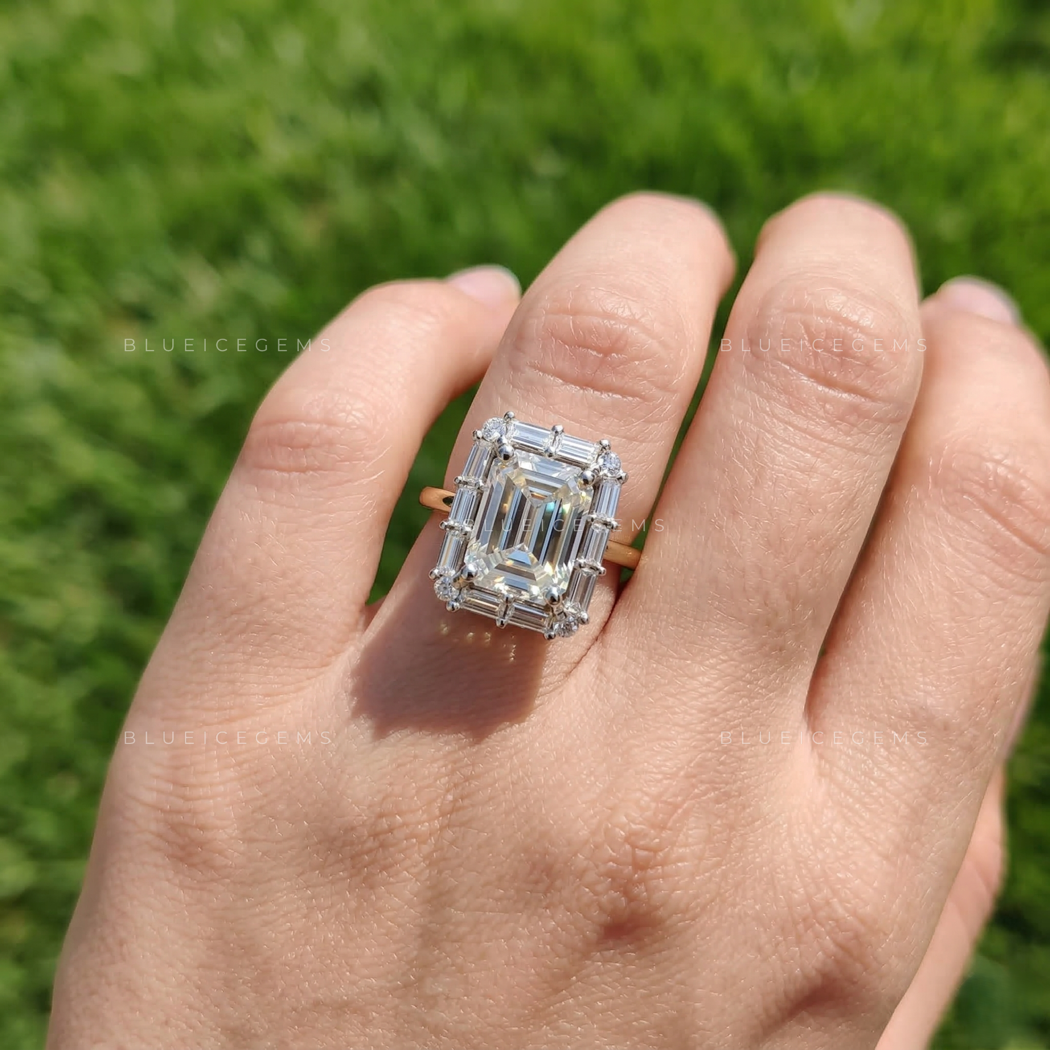 Luxurious Emerald Cut Deco-Inspired Trio Ring