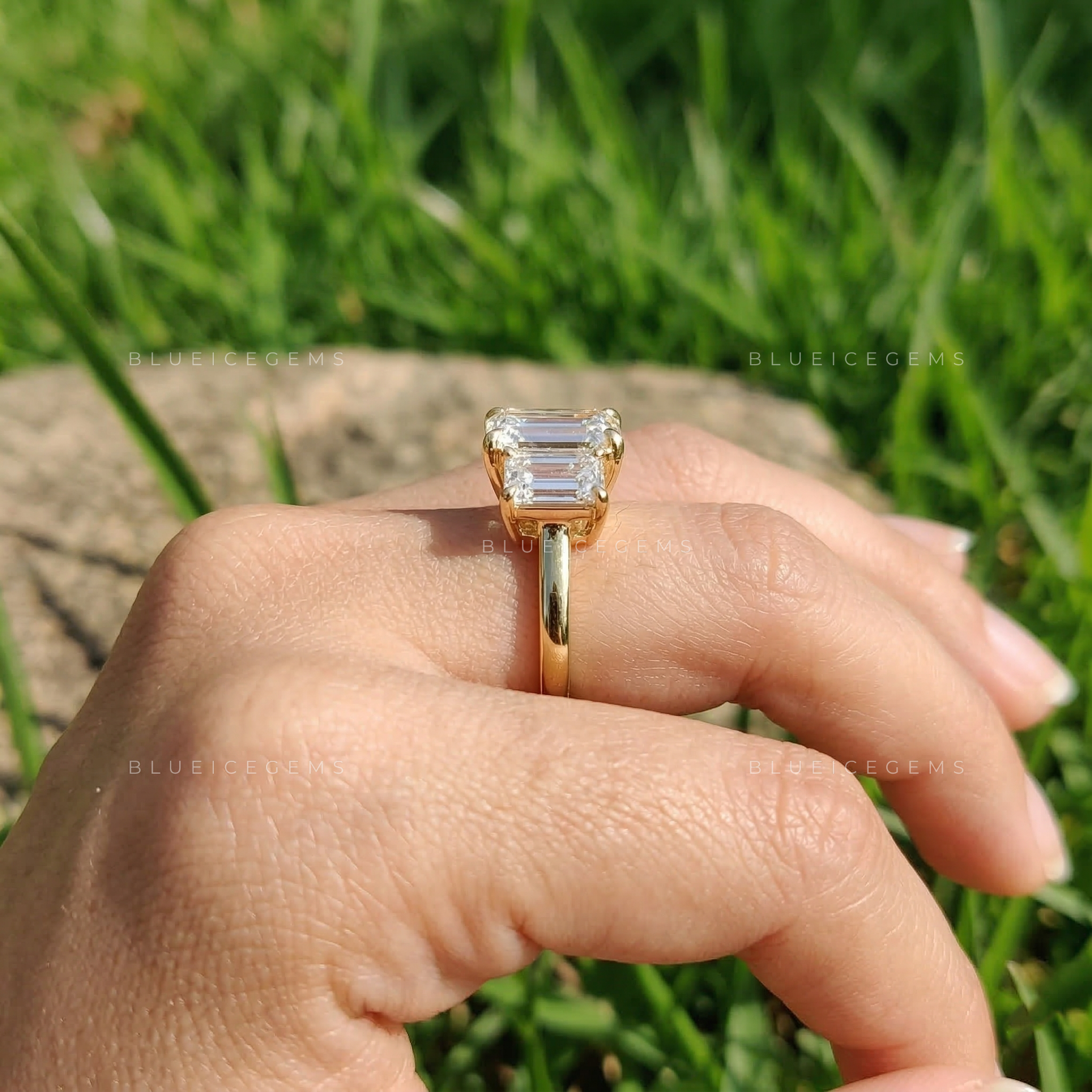 Triple Emerald Radiance Architectural Graduated Three Stone Ring