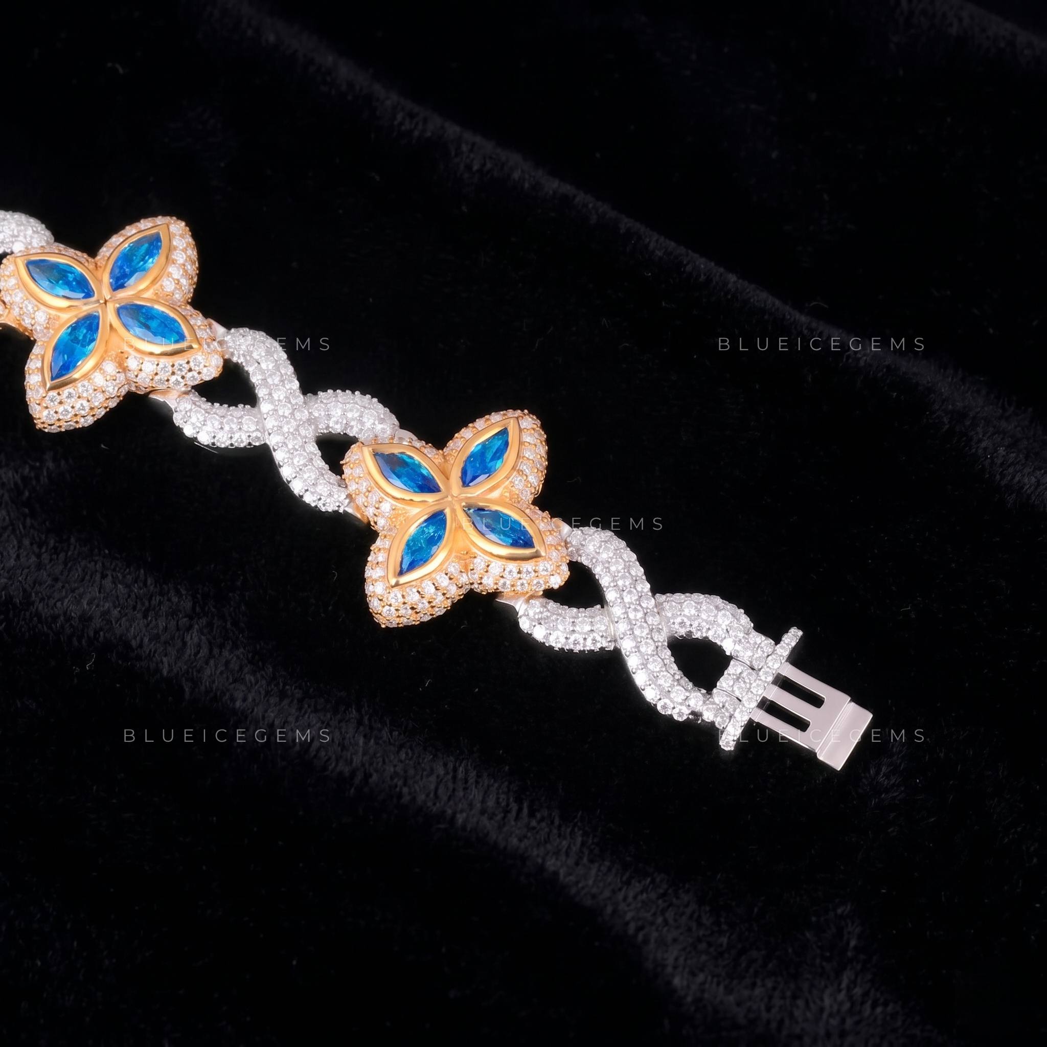 Cerulean Fortune Two-Tone Iced Clover Link