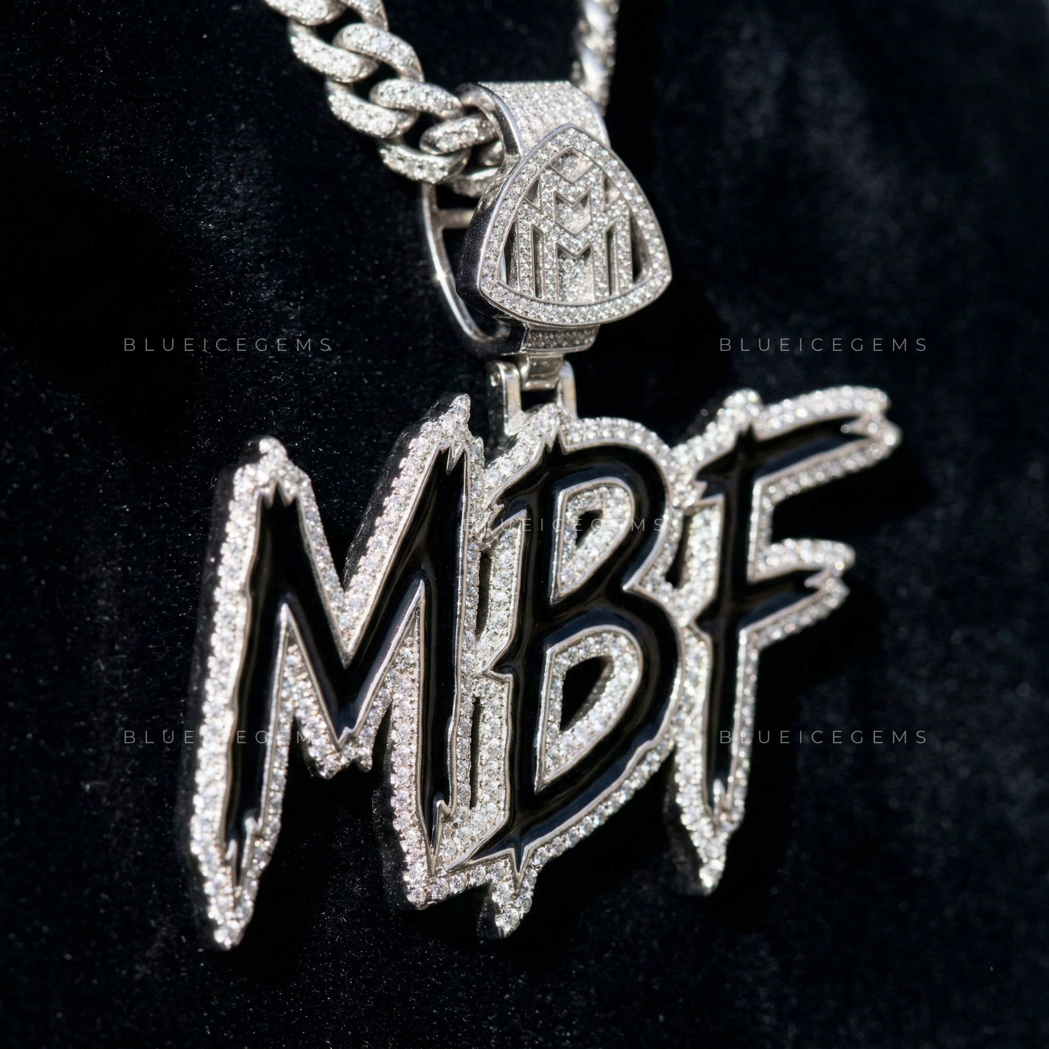 The "MBF" Luxury Performance: Shattered-Ice Script & Maybach Emblem Sovereign