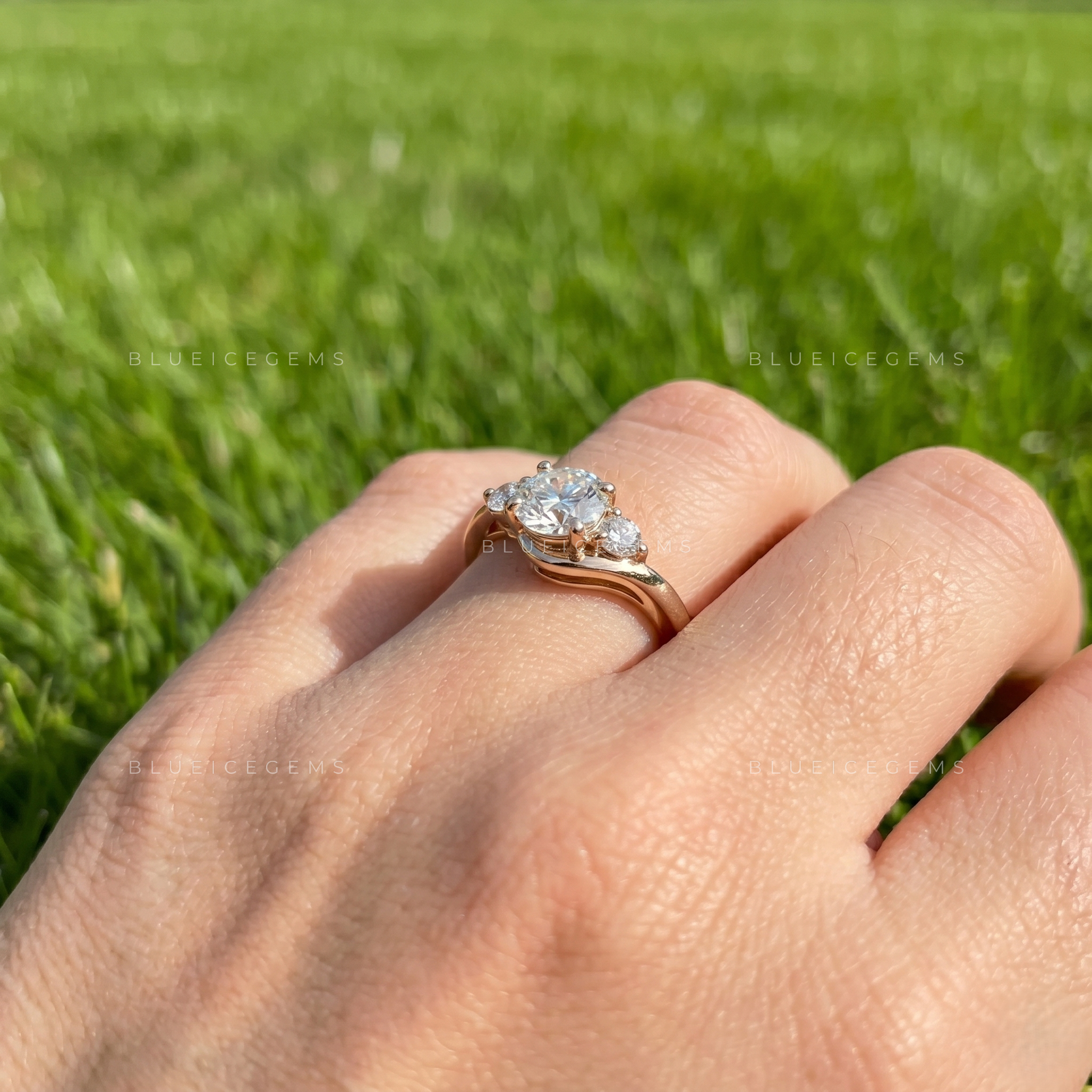 Chic Asymmetric Round Bypass Three-Stone Statement Ring