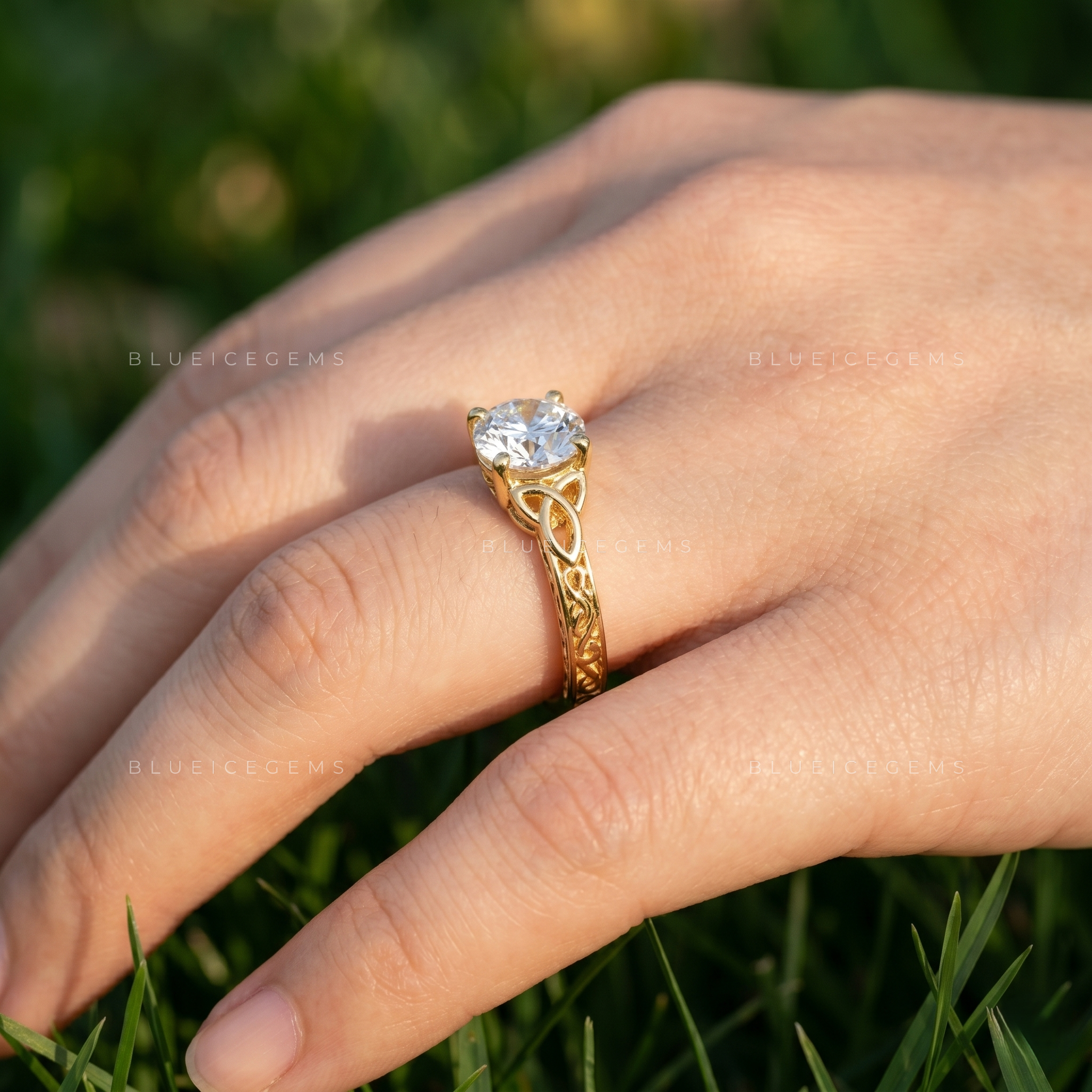 The "Everlasting Glow" Classic Round Solitaire: Effortless Everyday Luxury