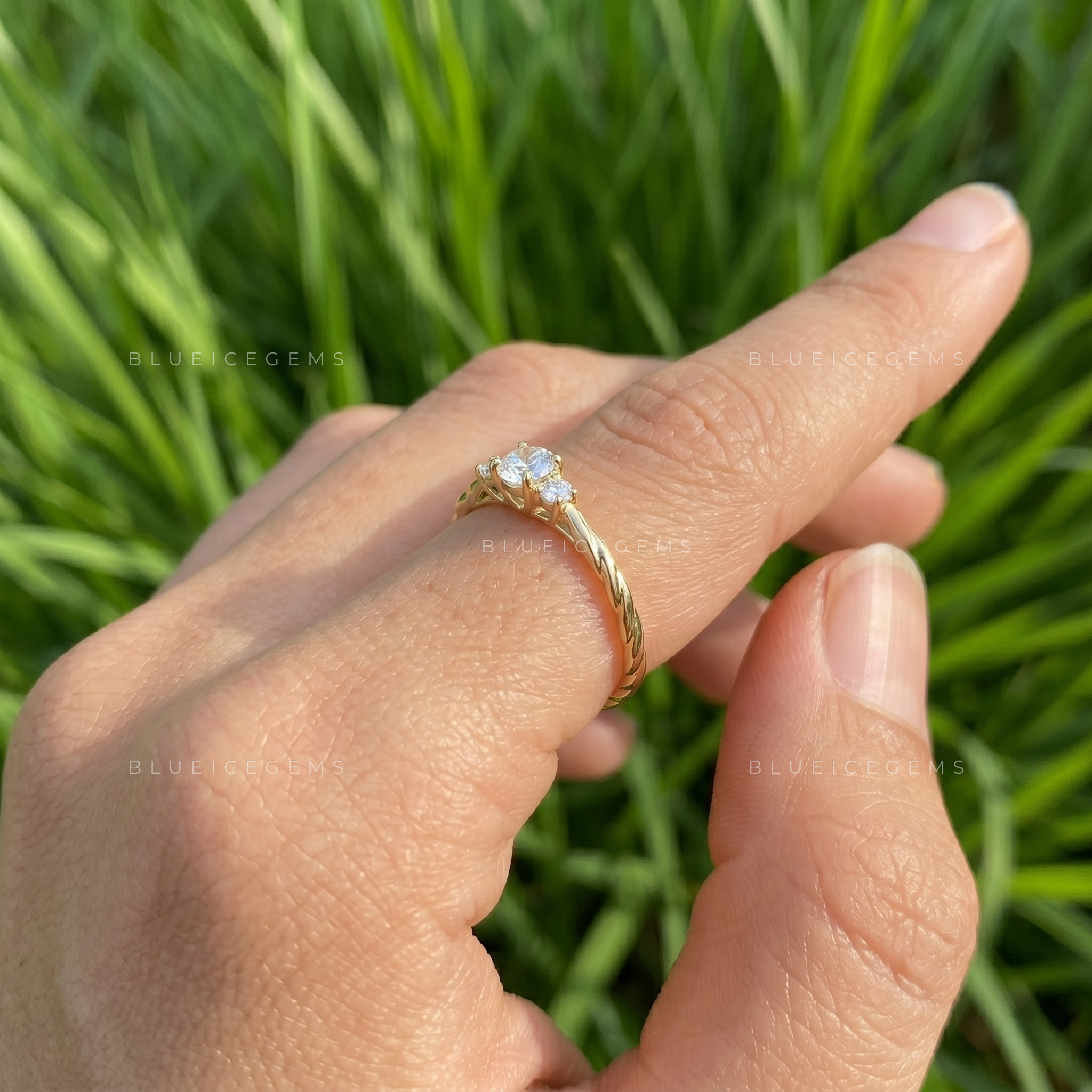 Aurea Genuine Diamond Minimalist Silhouette Engagement Ring