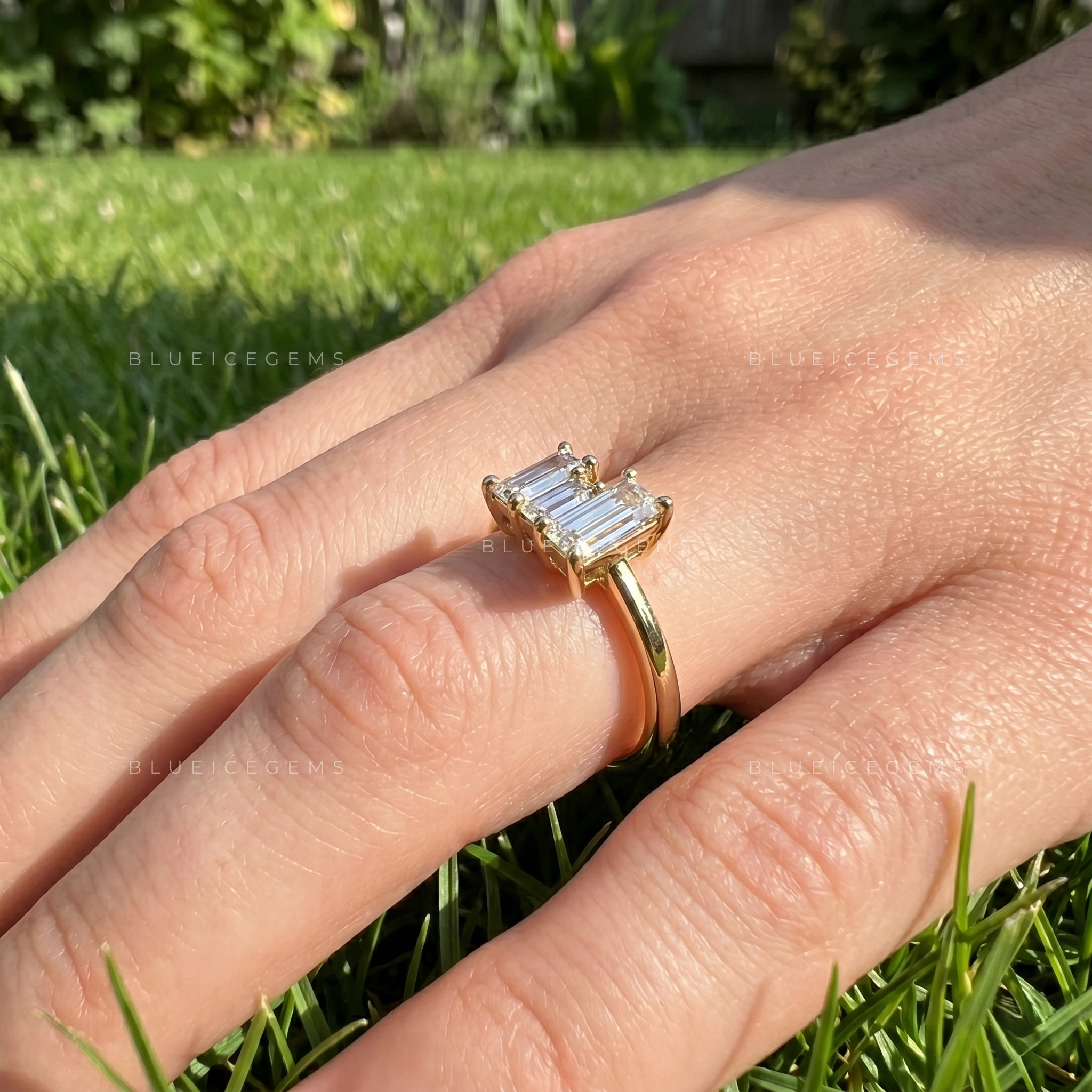 Trendy Minimalist Baguette Crown Engagement Ring