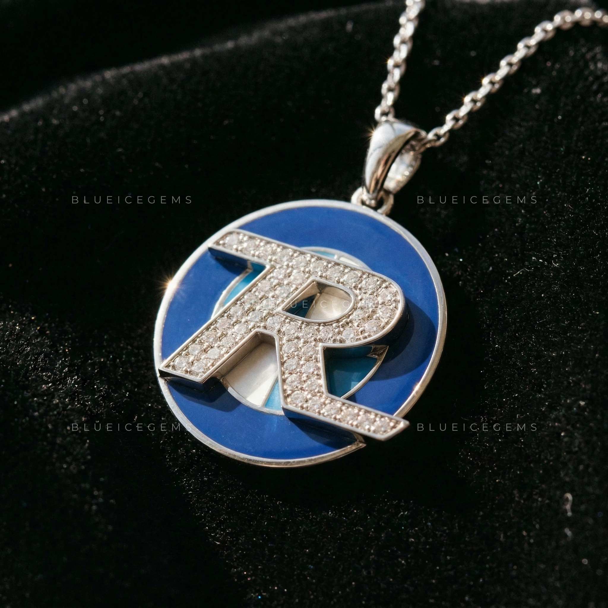 The "R" Horizon Medallion: Geometric Blue Gradient & Diamond Crest Sovereign