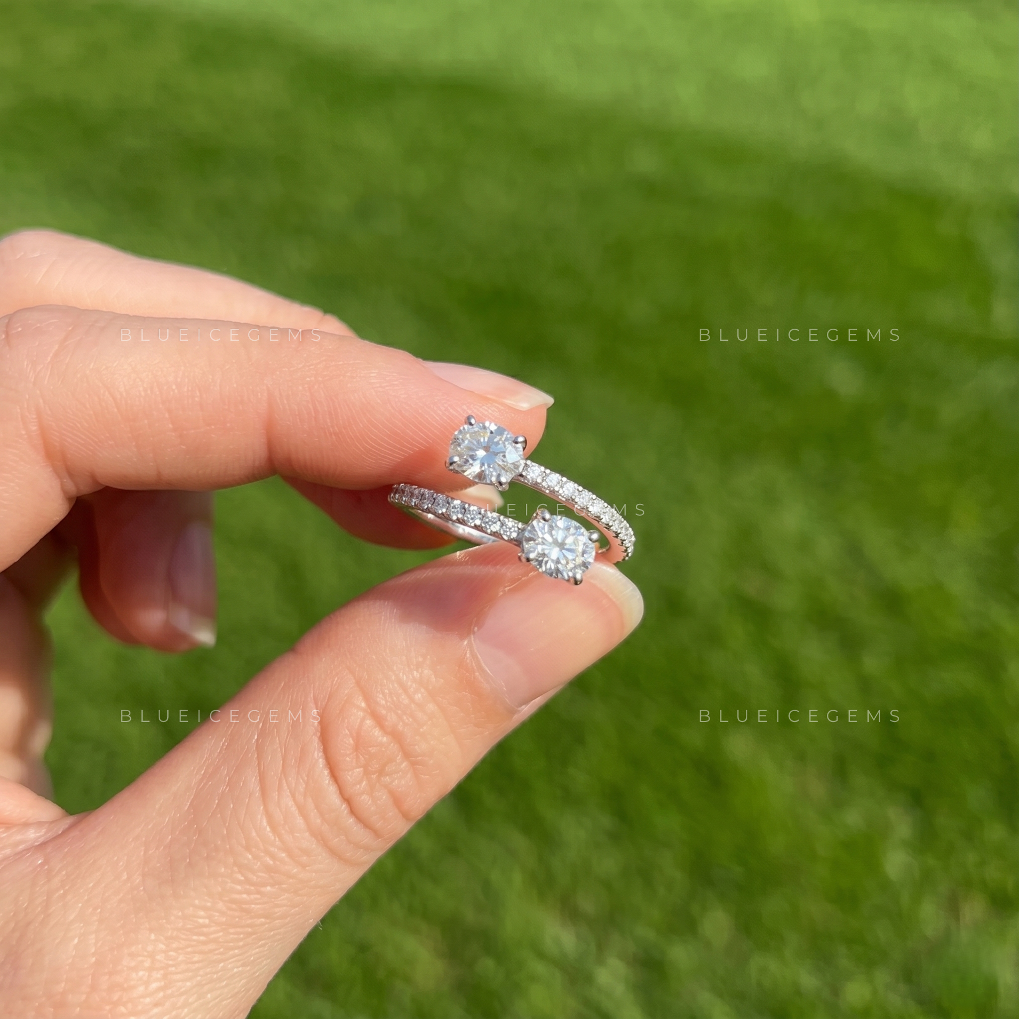 Forever Entwined Oval Cut Bypass Open Gap Toi et Moi Ring