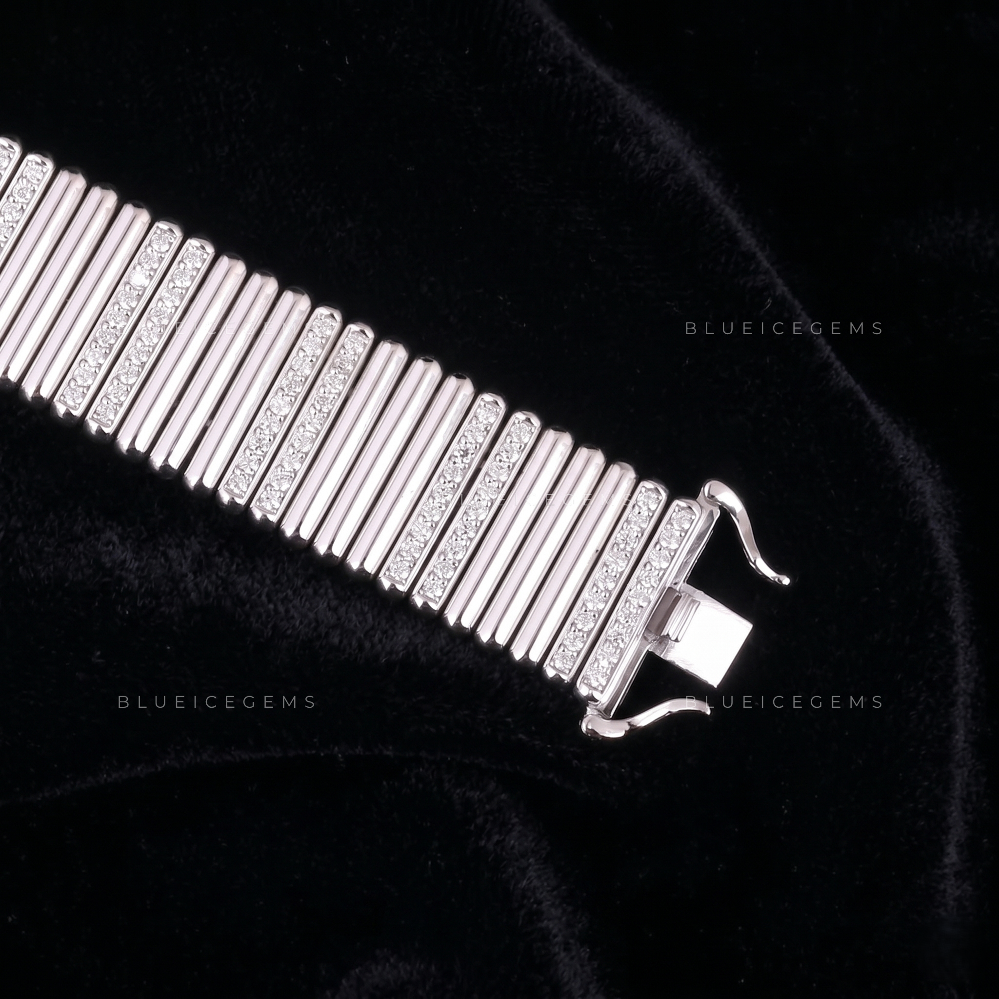 Geometric Sculpted Square-Link Minimalist Luxe Bracelet