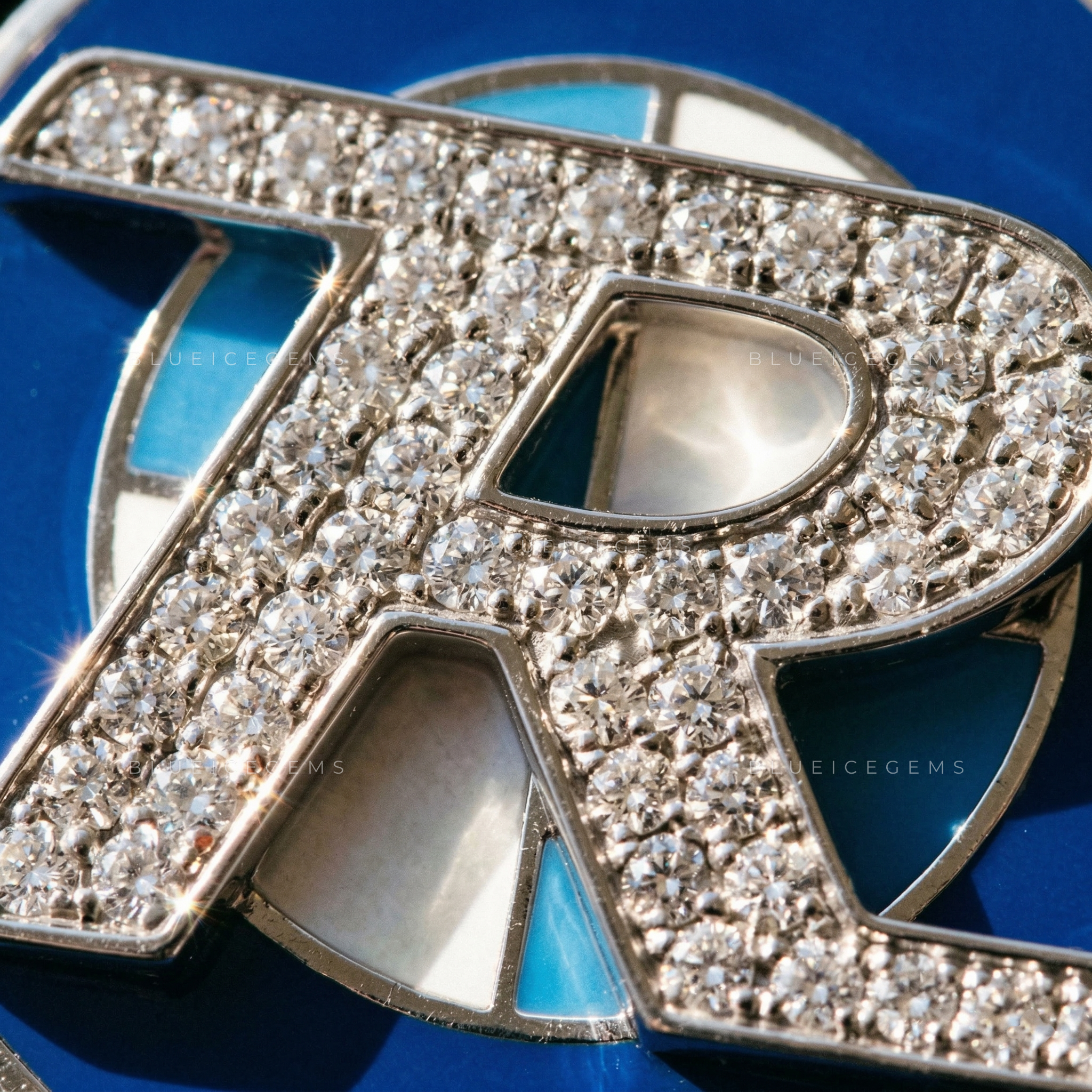 The "R" Horizon Medallion: Geometric Blue Gradient & Diamond Crest Sovereign