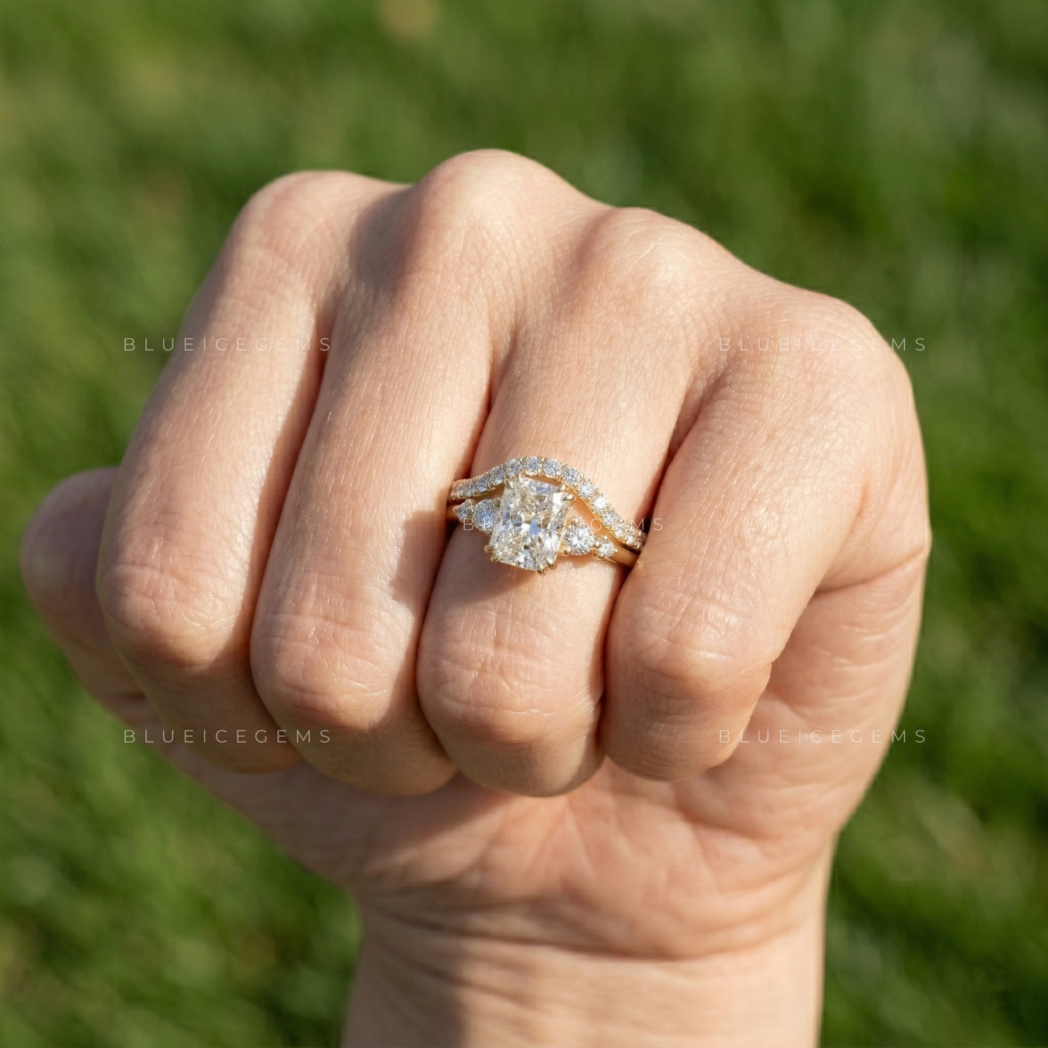 The "Radiant Aura" Bridal Set: Signature Curved Stackable Duo