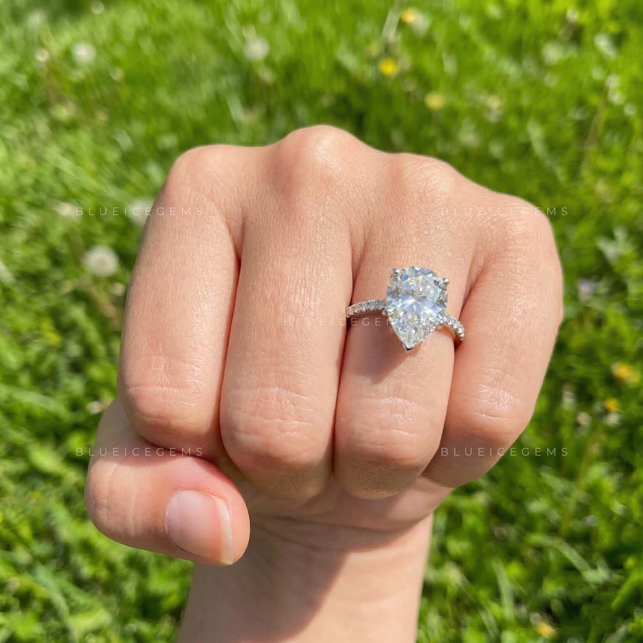 Grand Premiere Pear Cut Halo Ring
