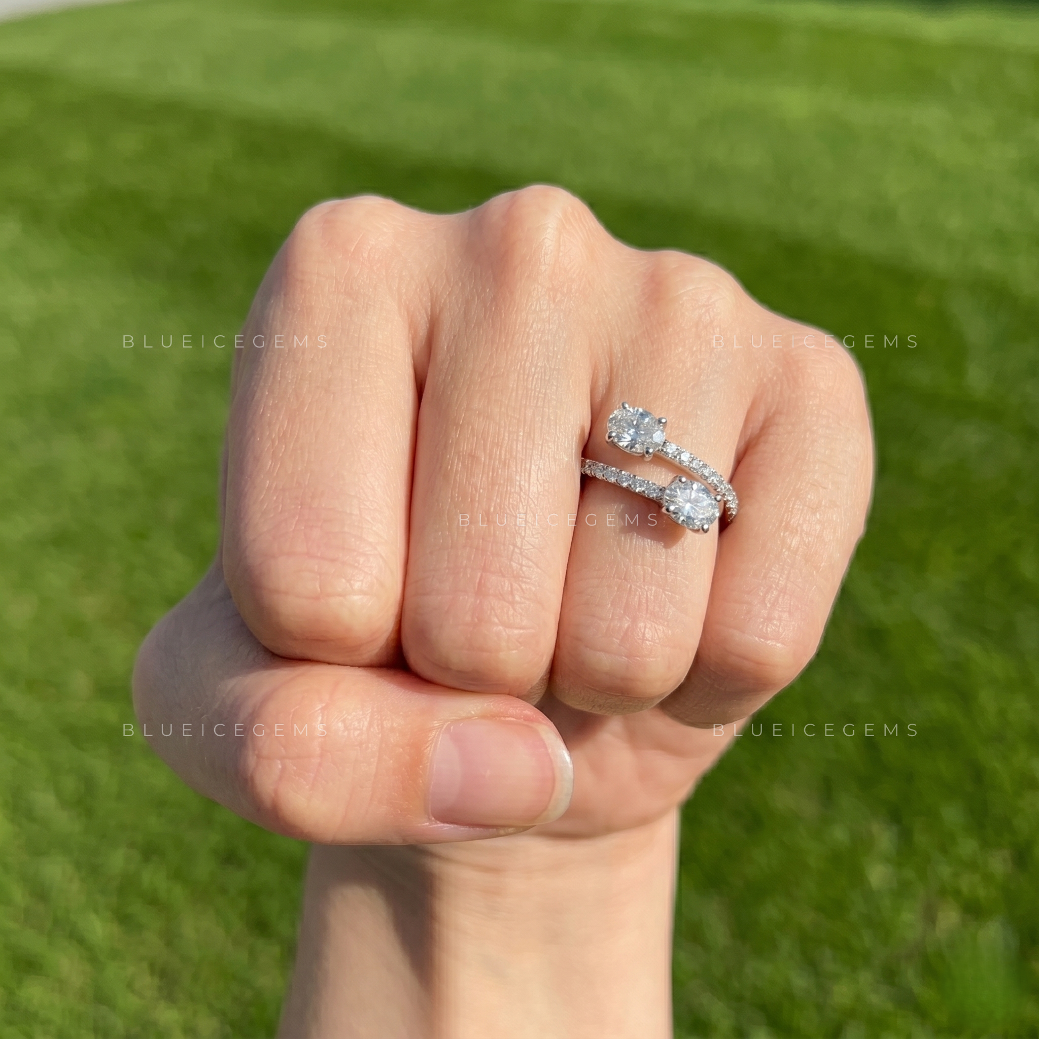 Forever Entwined Oval Cut Bypass Open Gap Toi et Moi Ring