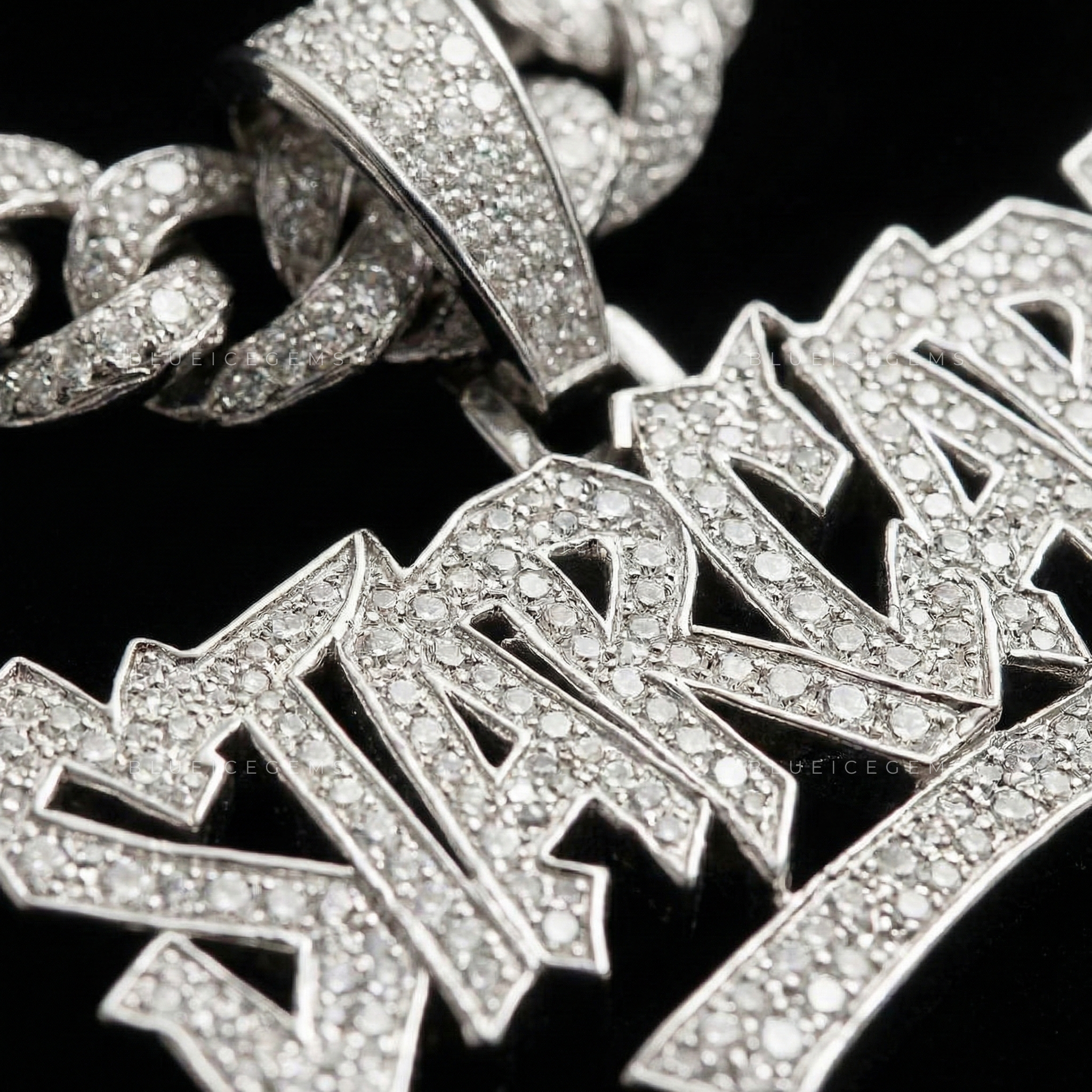 The "STARCARAT" Urban Monument: Jagged Graffiti Script & Curved Arch Pendant