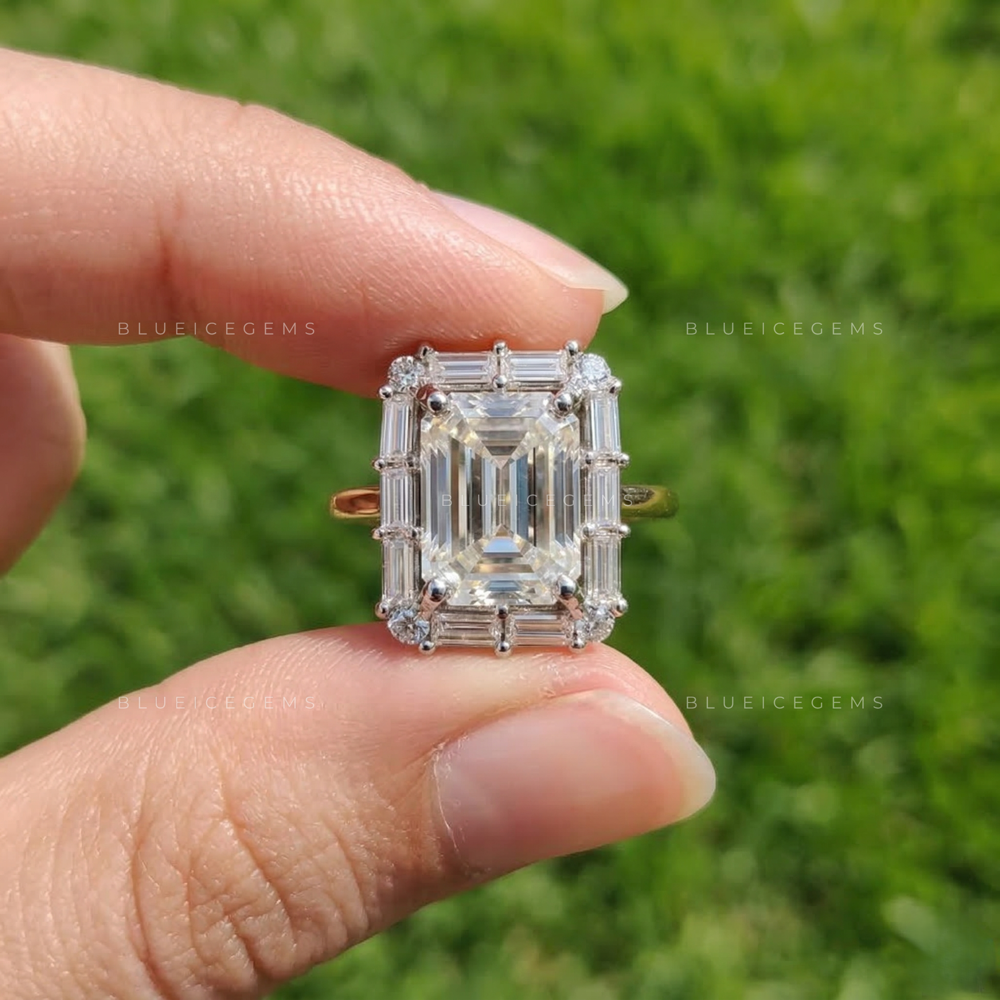 Luxurious Emerald Cut Deco-Inspired Trio Ring